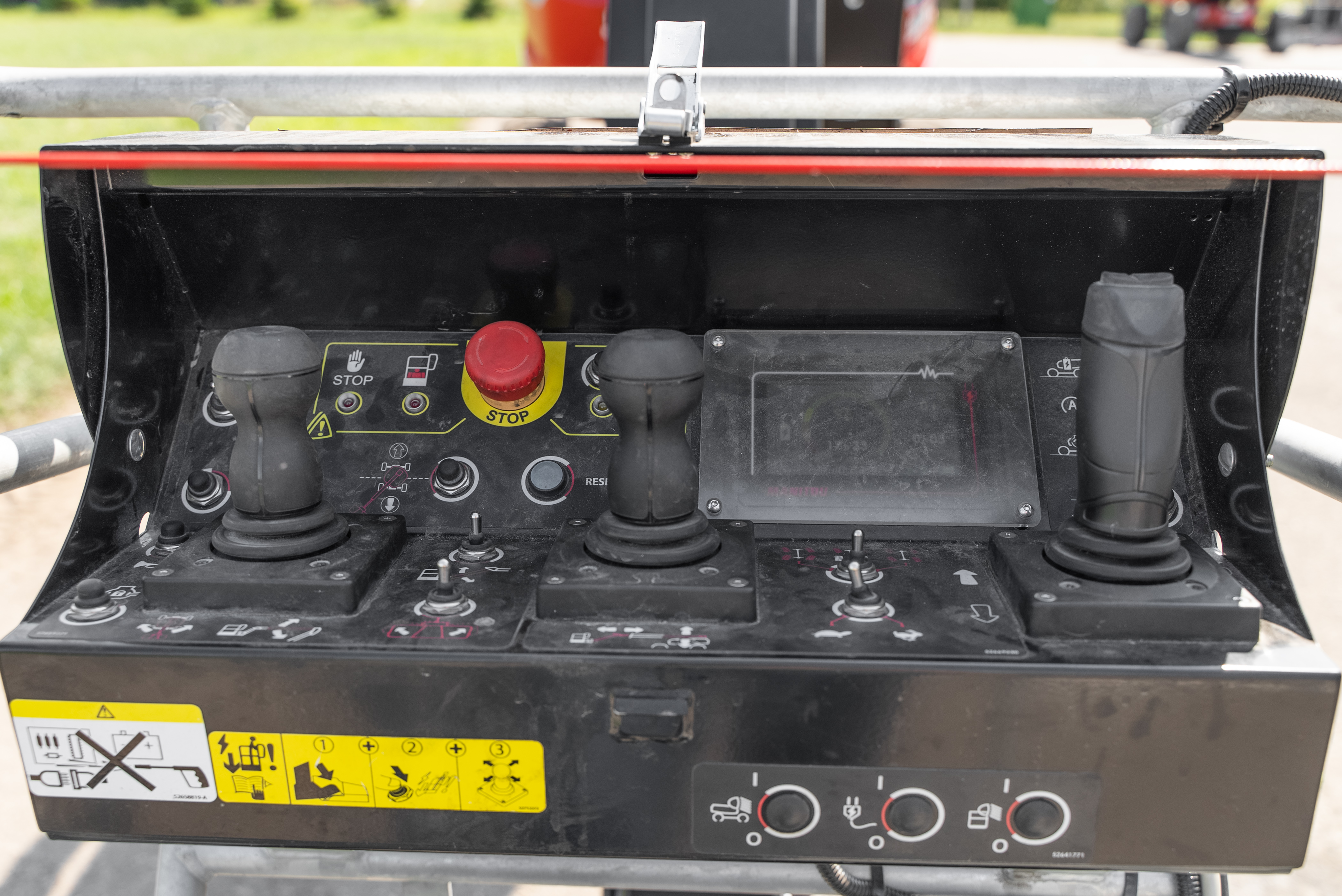 ATJ 180 E S1 - Interior front