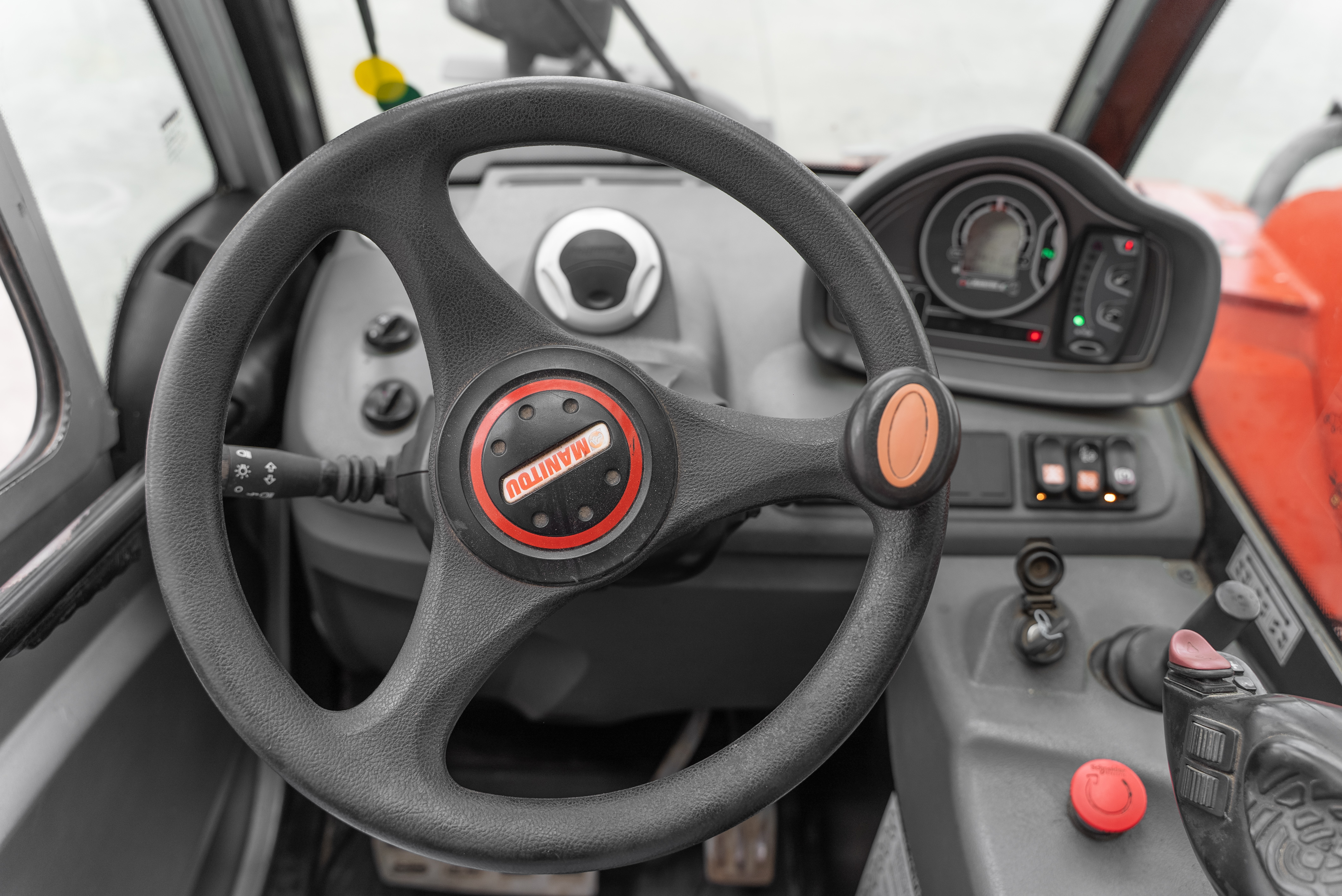 MT 625 H COMFORT 75K ST5 S1 - Interior front