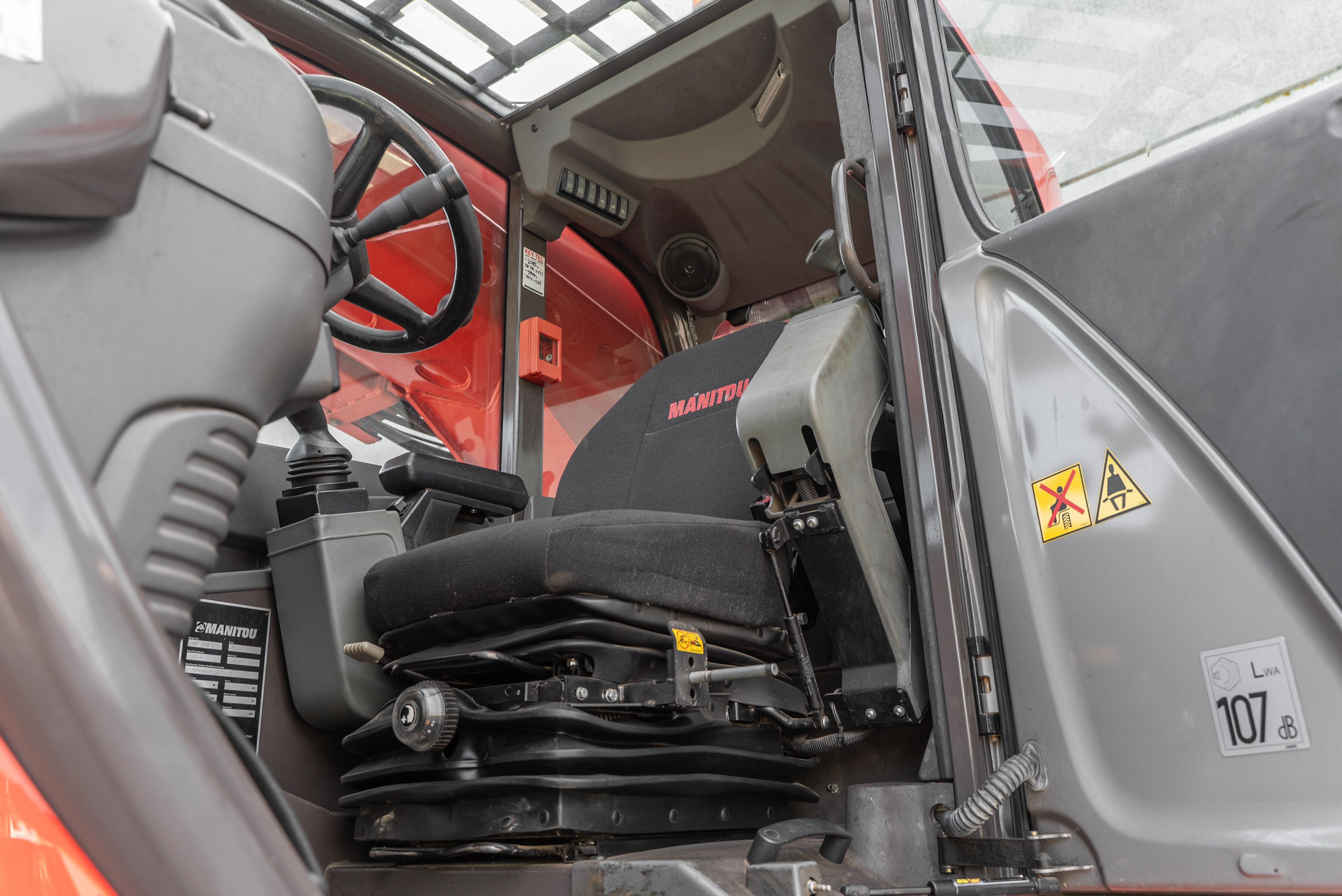 Manitou - Telehandlers - MRT 2550 PRIV+ ST4 S2 - Interior back