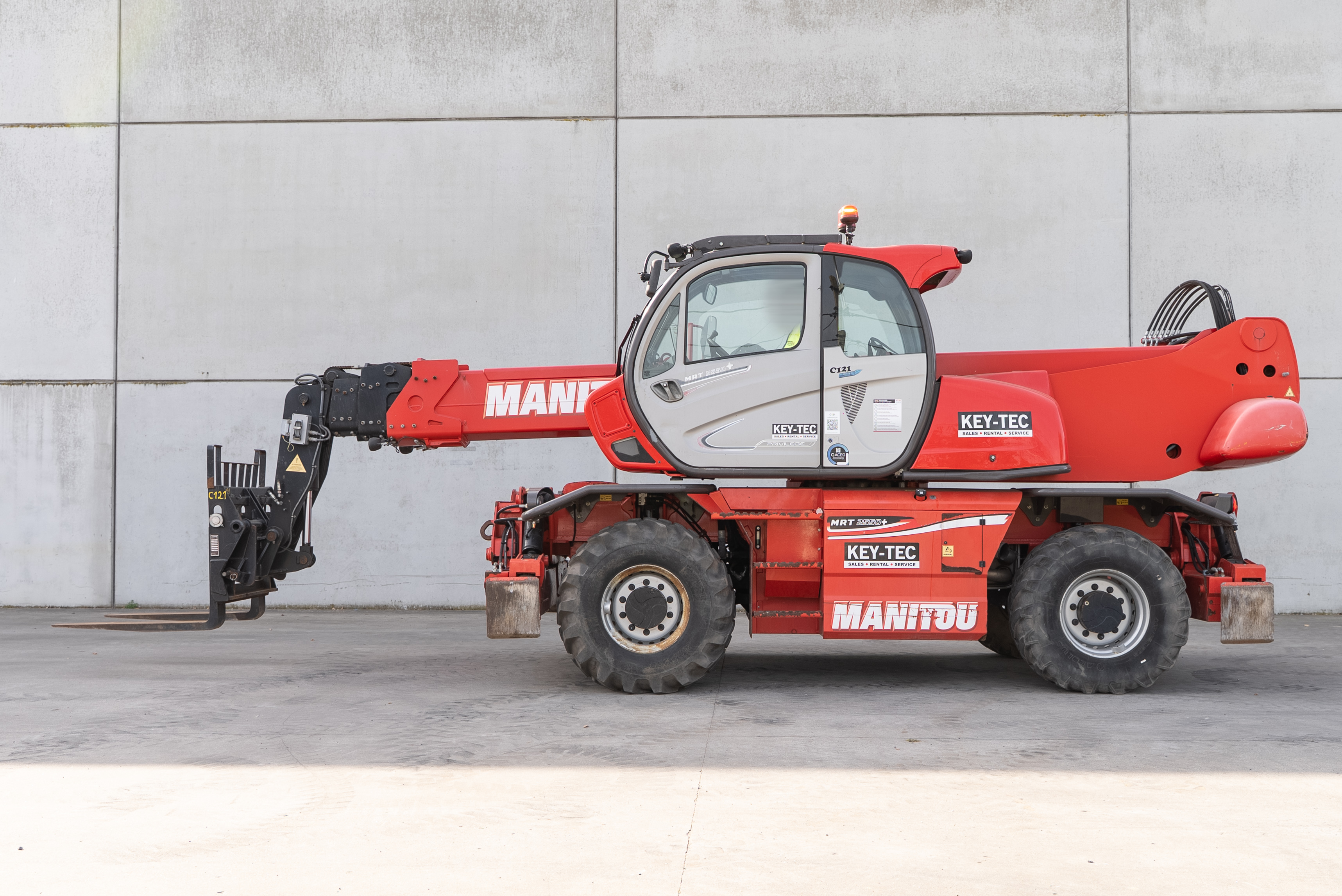 Manitou - Verreikers - MRT 2550 PRIV+ ST4 S2 - Zijaanzicht