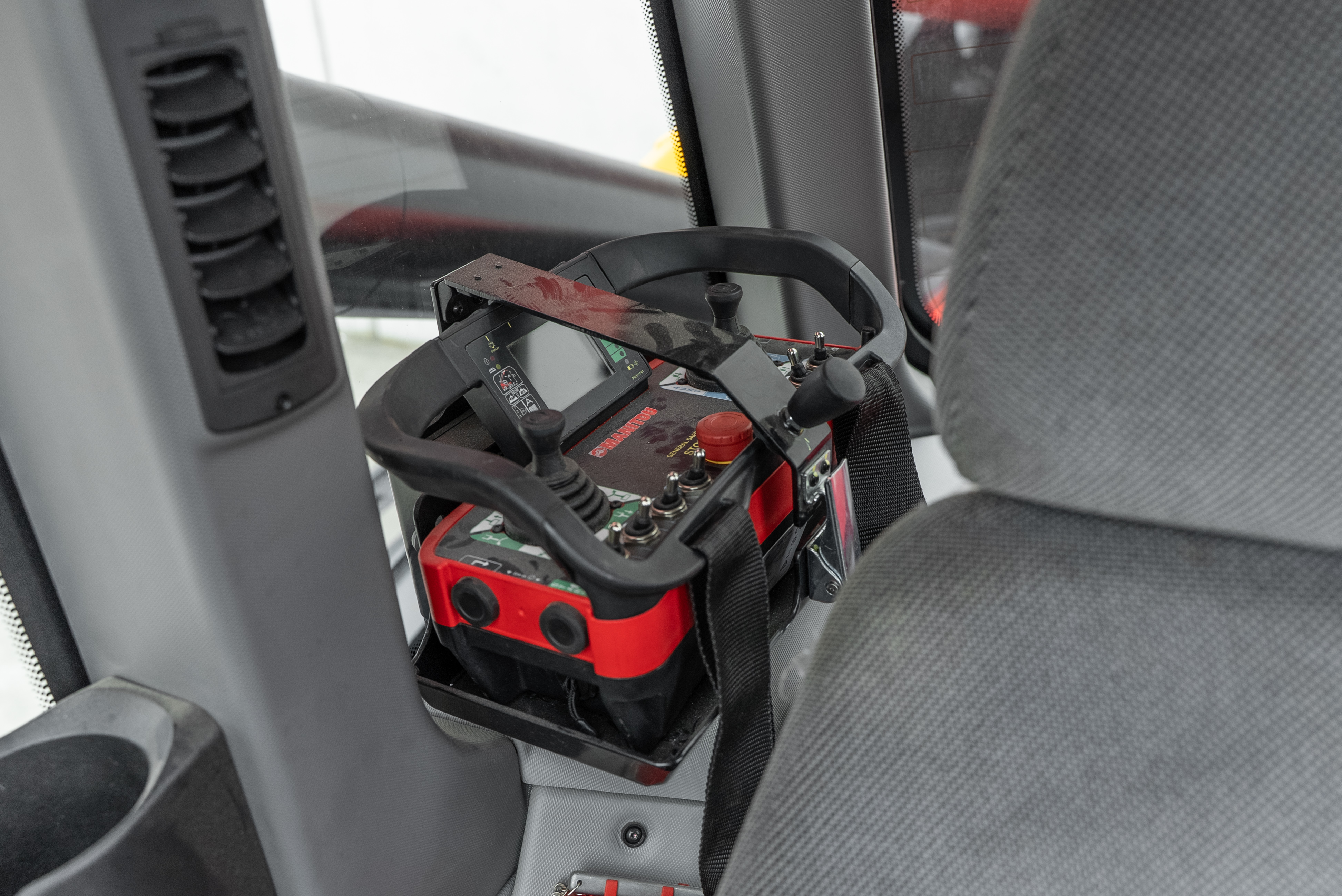 Manitou - Telehandlers - MRT 2660 360 160Y ST5 S1 - Product image