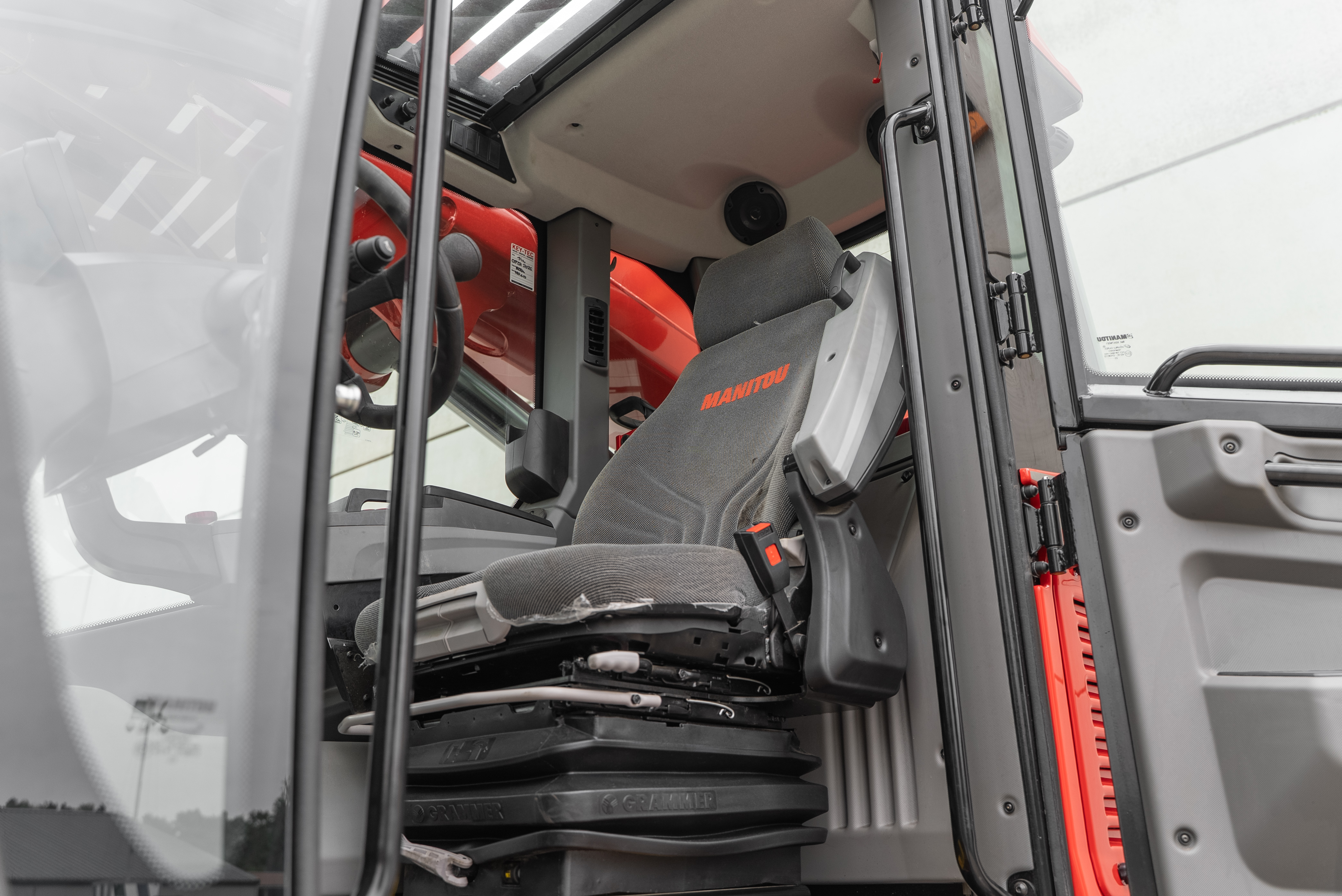 Manitou - Telehandlers - MRT 2660 360 160Y ST5 S1 - Interior back
