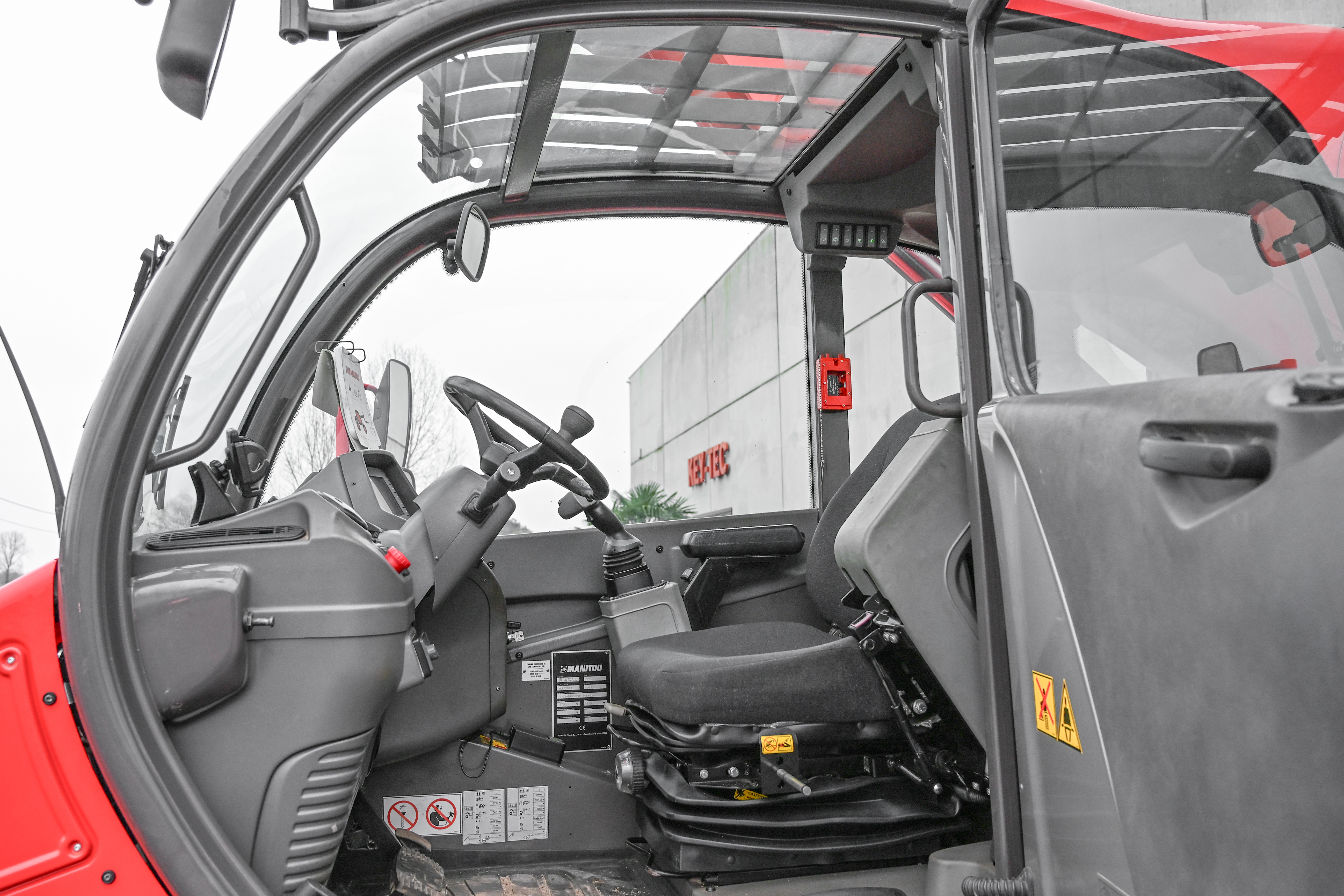 Manitou - Télescopiques - MRT 2150 PRIV+ ST4 S2 - Intérieur arrière