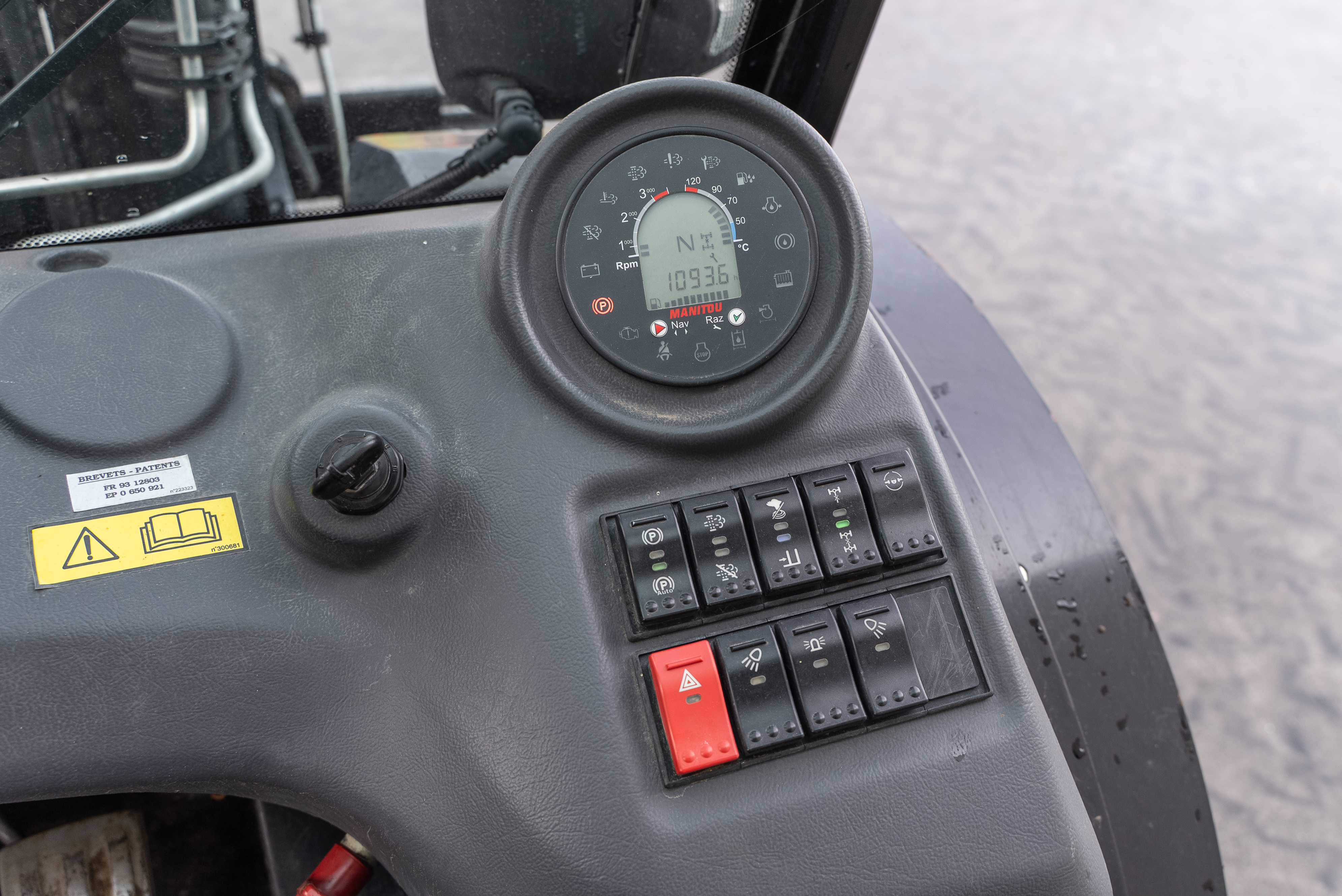 Manitou - Forklifts - MC 30-4 D K ST5 S1 - Product image