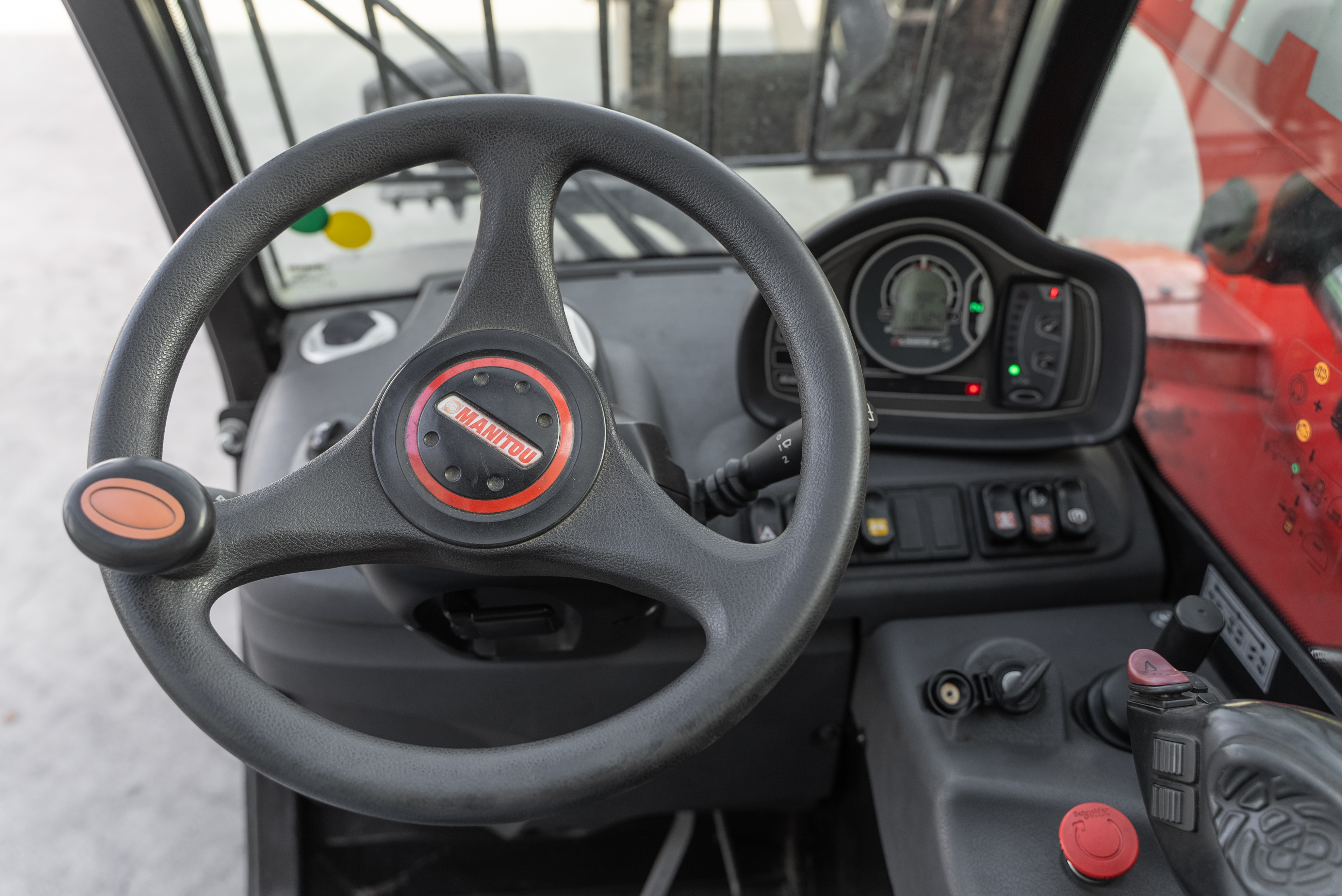 MT 625 H COMFORT 75K ST5 S1 - Interior front