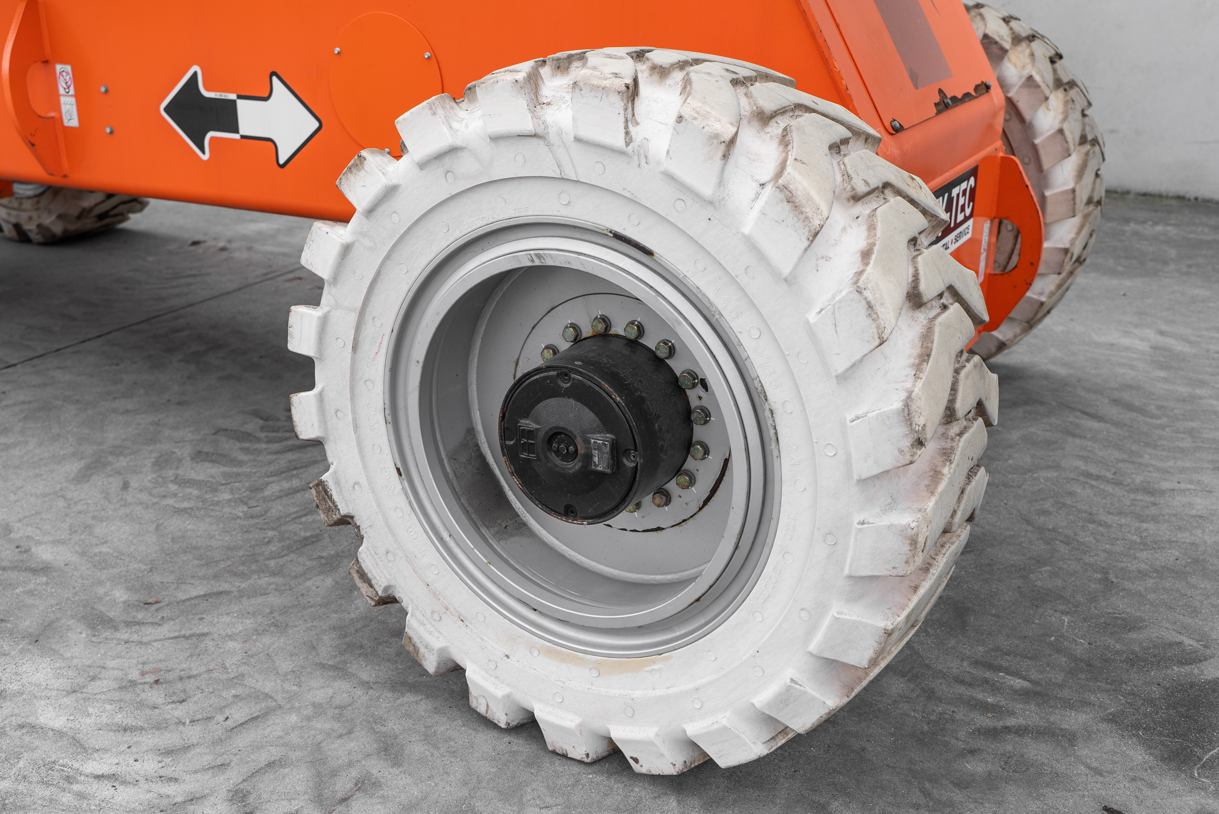 1350 SJP - Chassis / Wheel
