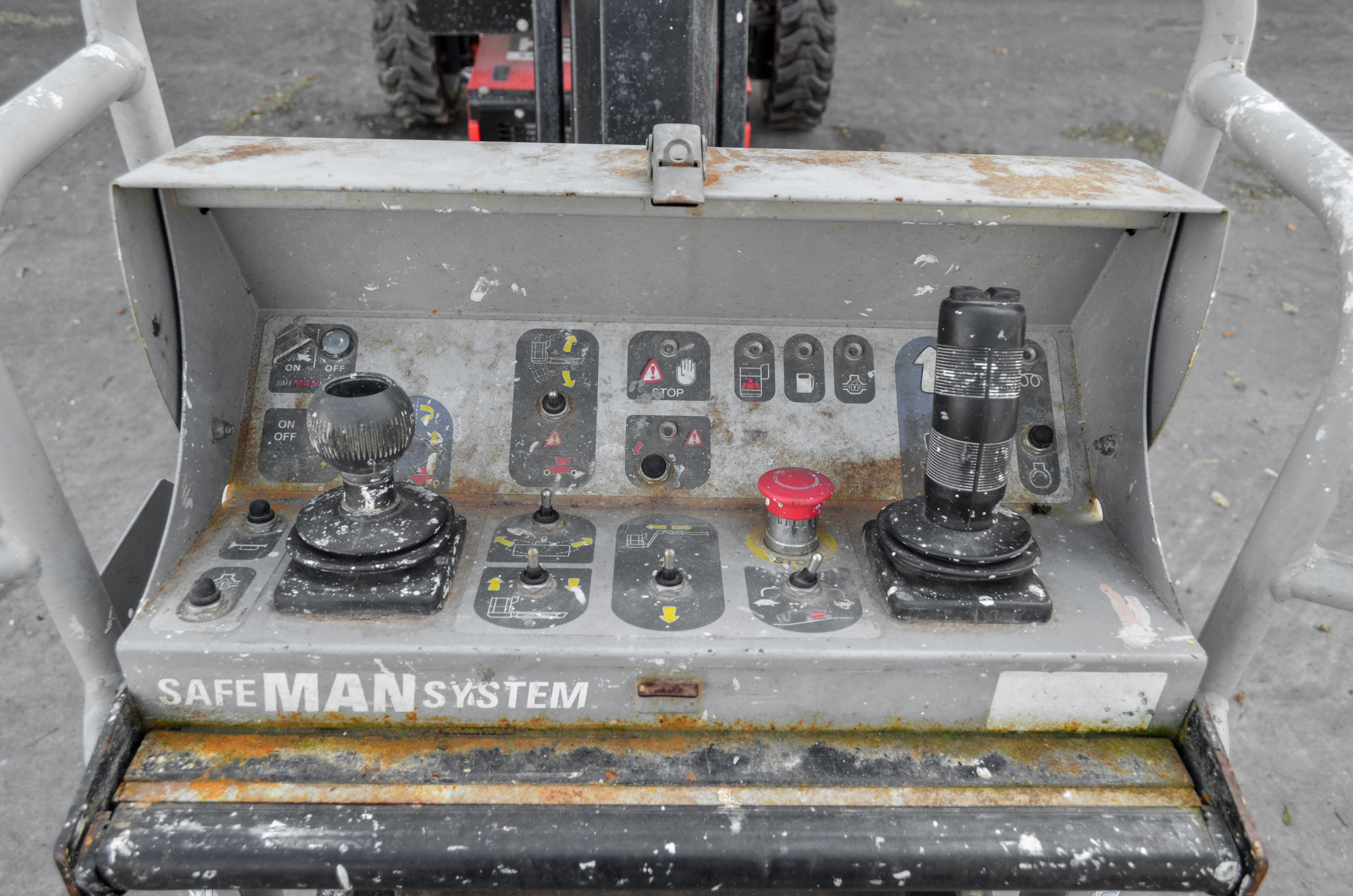 MAN GO 12 - Interior front
