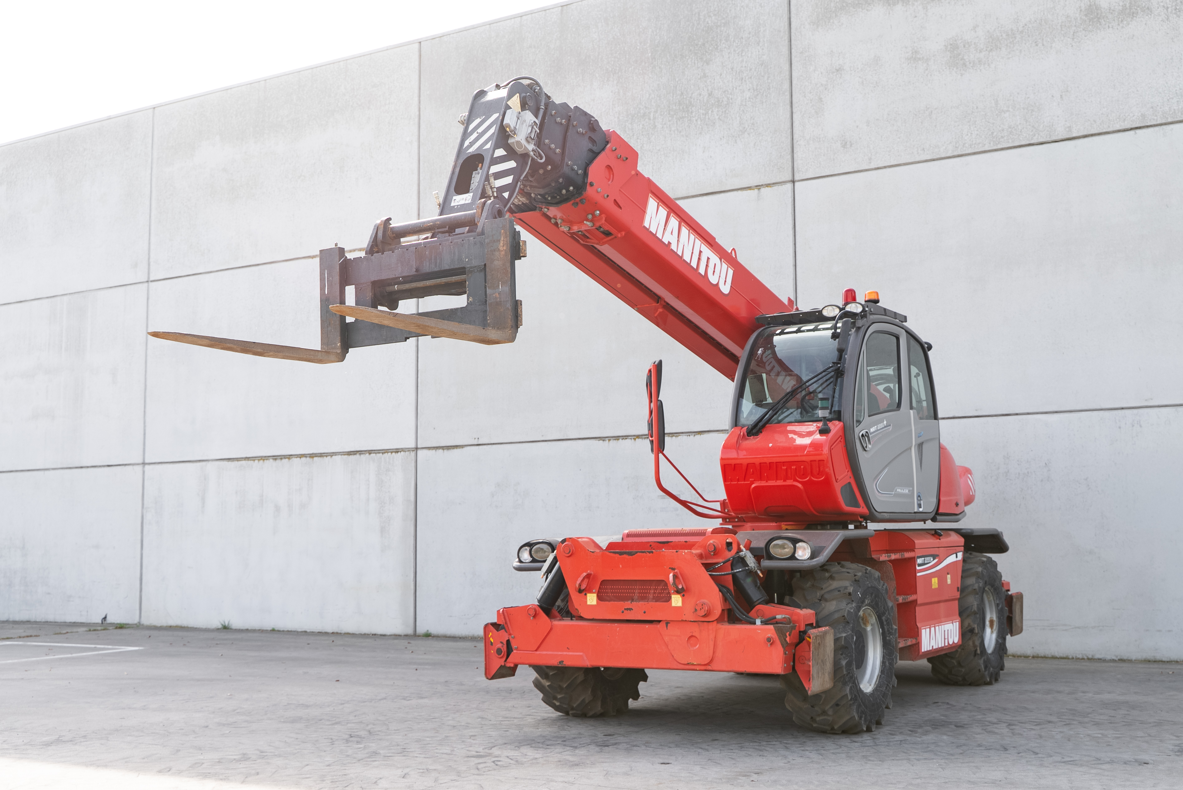 Manitou - Telehandlers - MRT 2550 PRIV+ ST4 S2 - Front left