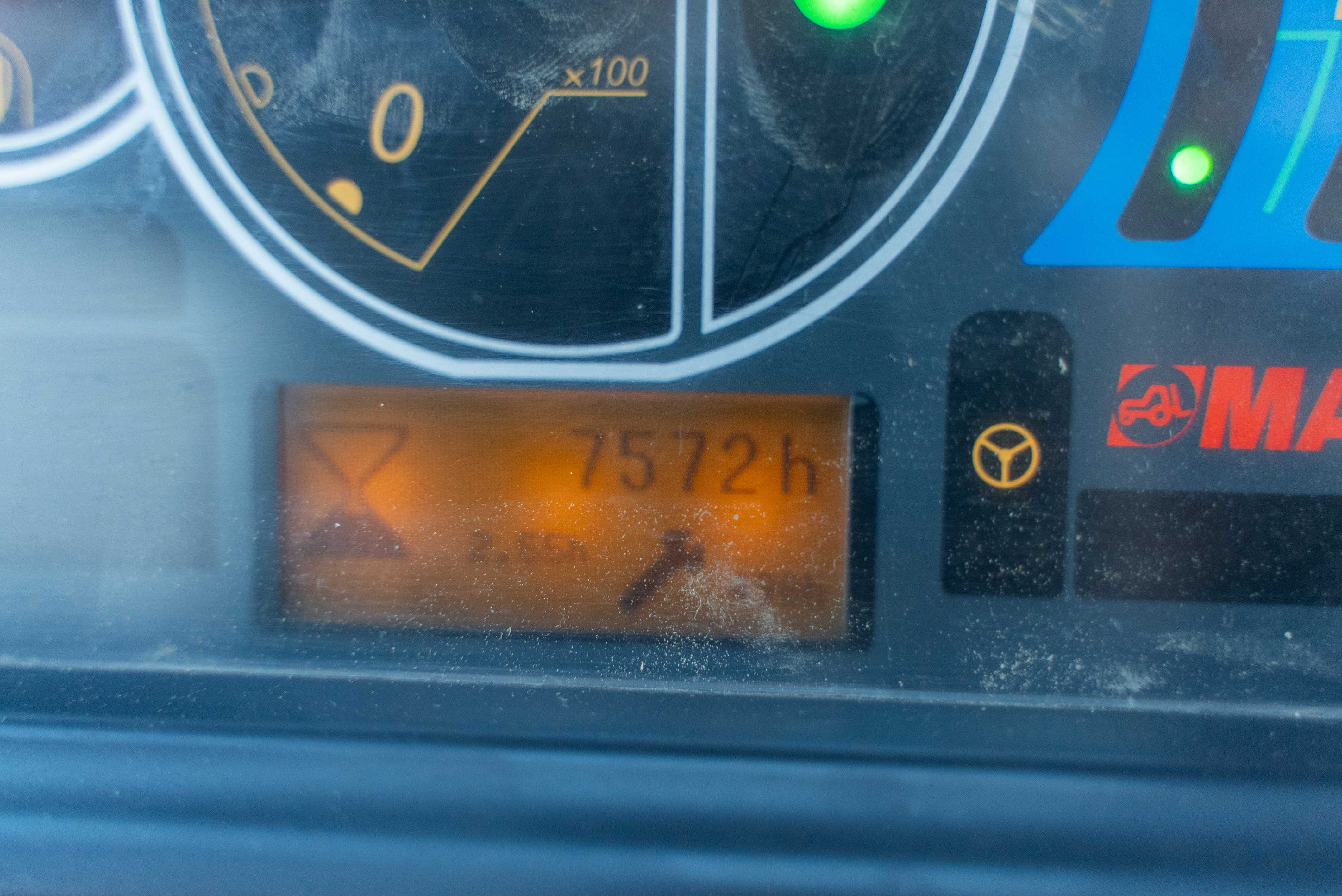 MT 1840 100P ST3B S2 - Hours / Display