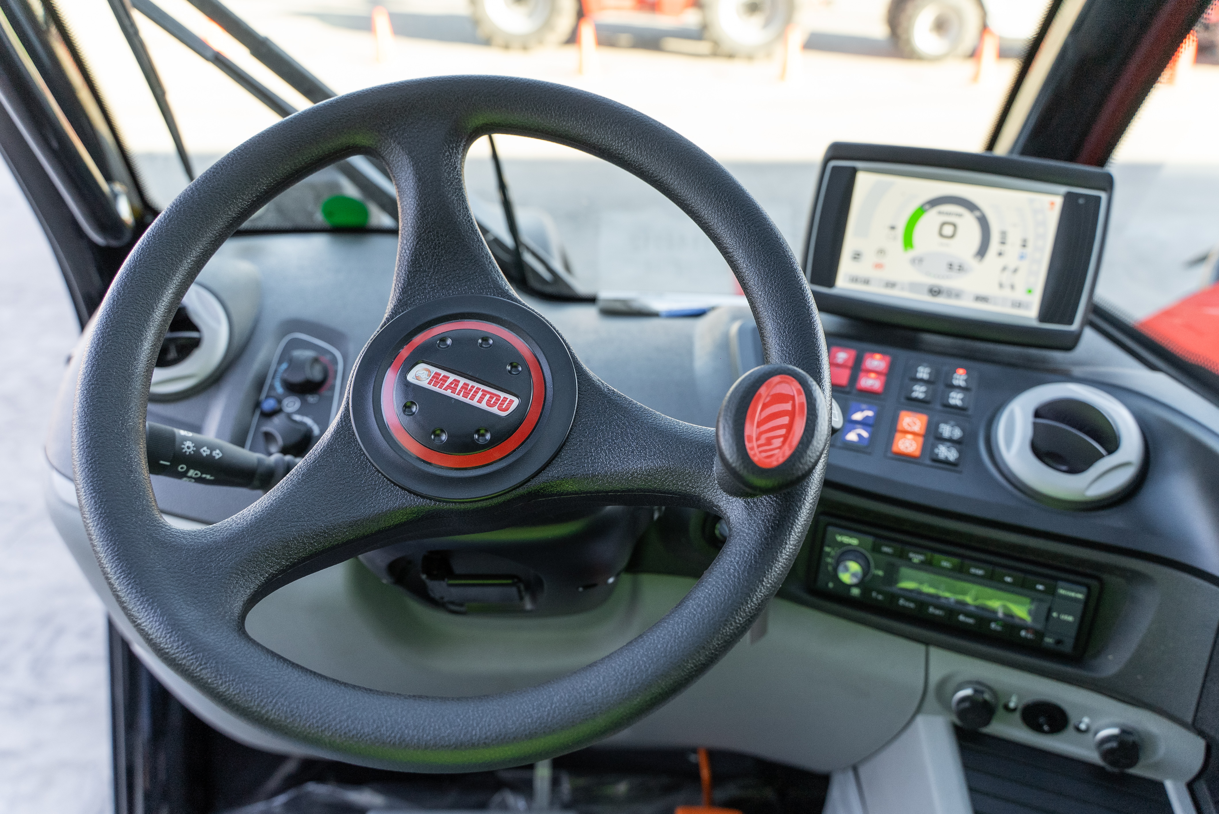 Manitou - Telehandlers - MLT 841 145 PS+ Y ST5 S1 - Interior front