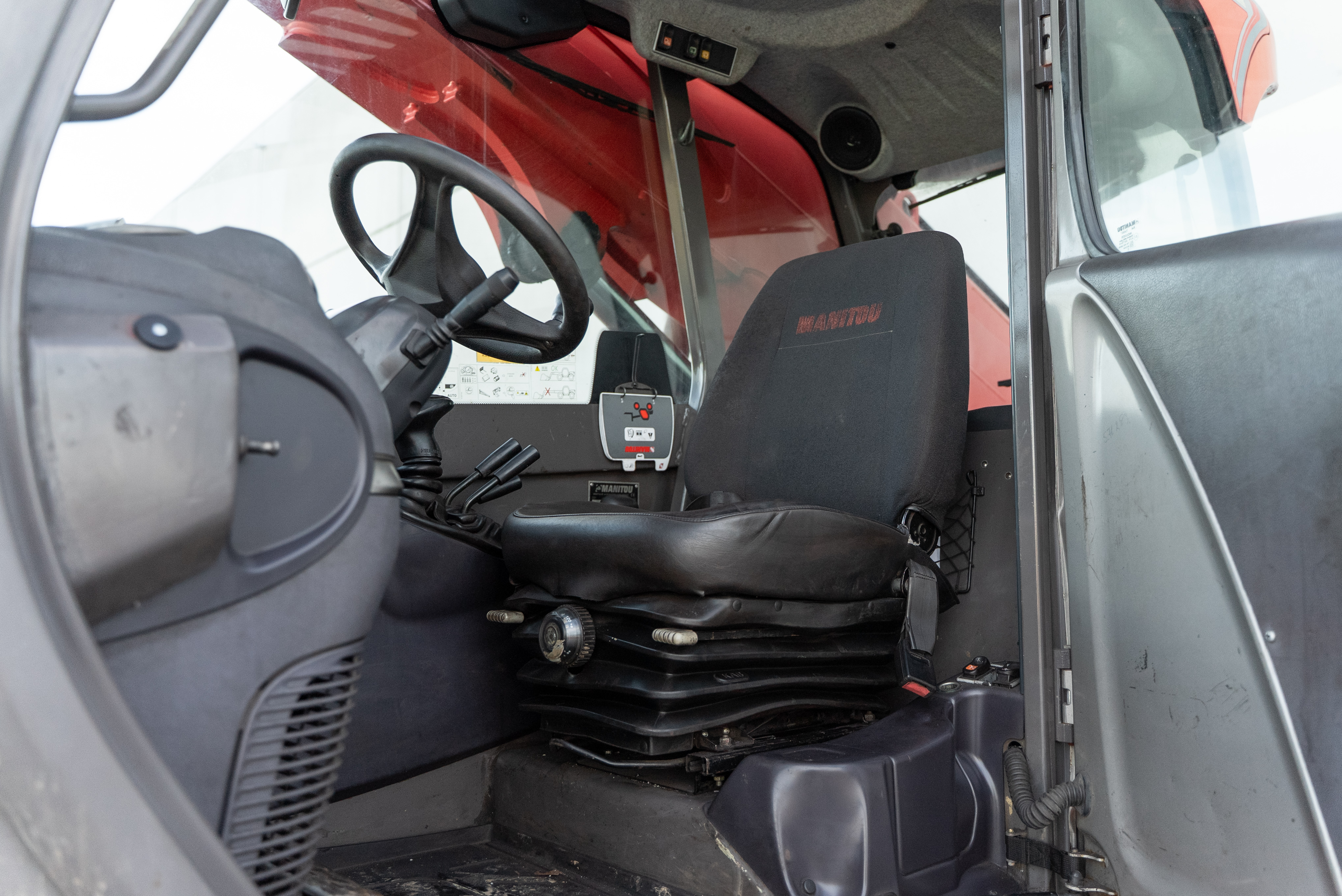 MT 1840 100P ST3B S2 - Interior back