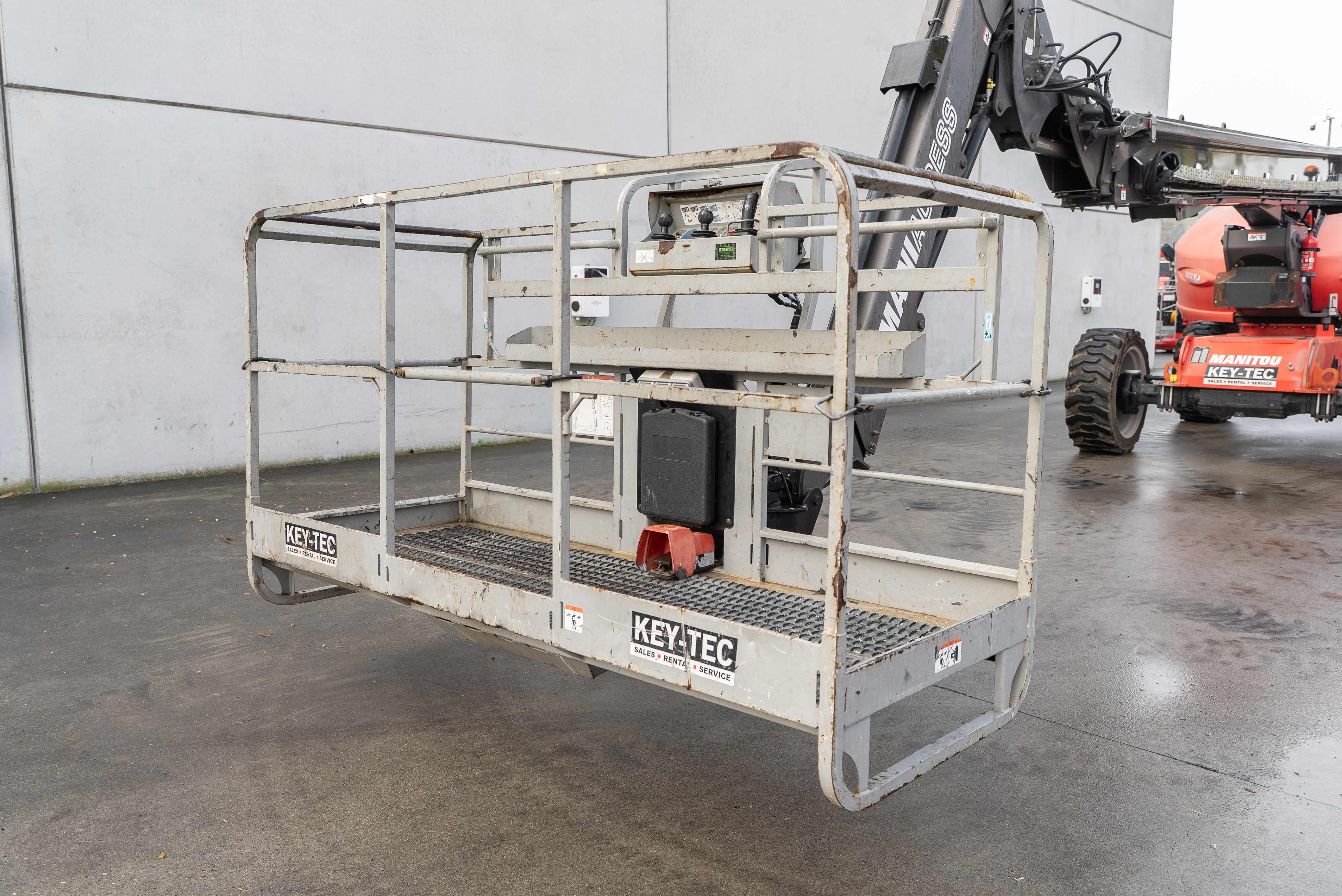 Manitou - Aerial platforms - TJ 280 - Interior back