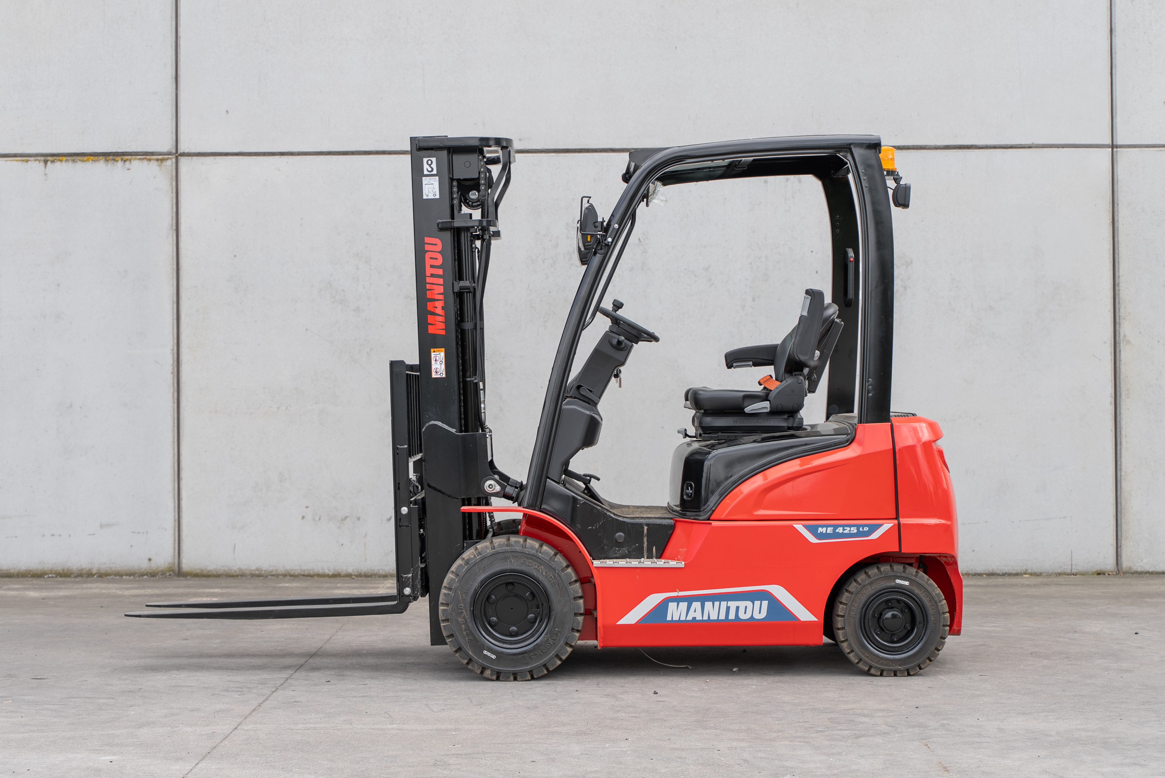 ME 425 LD LIFT 80V S1 - Side