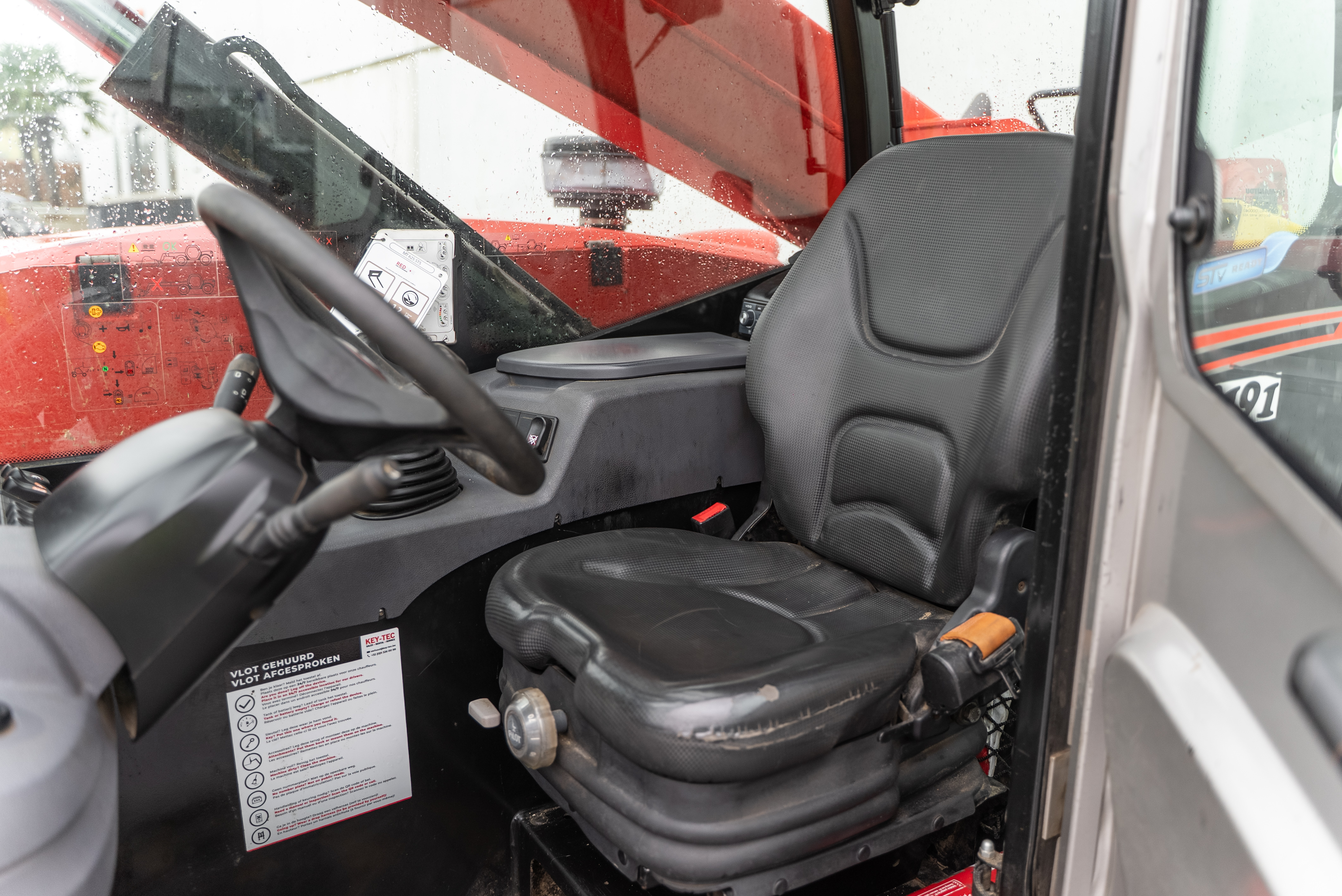 Manitou - Telehandlers - MT 625 H COMFORT 75K ST5 S1 - Interior back