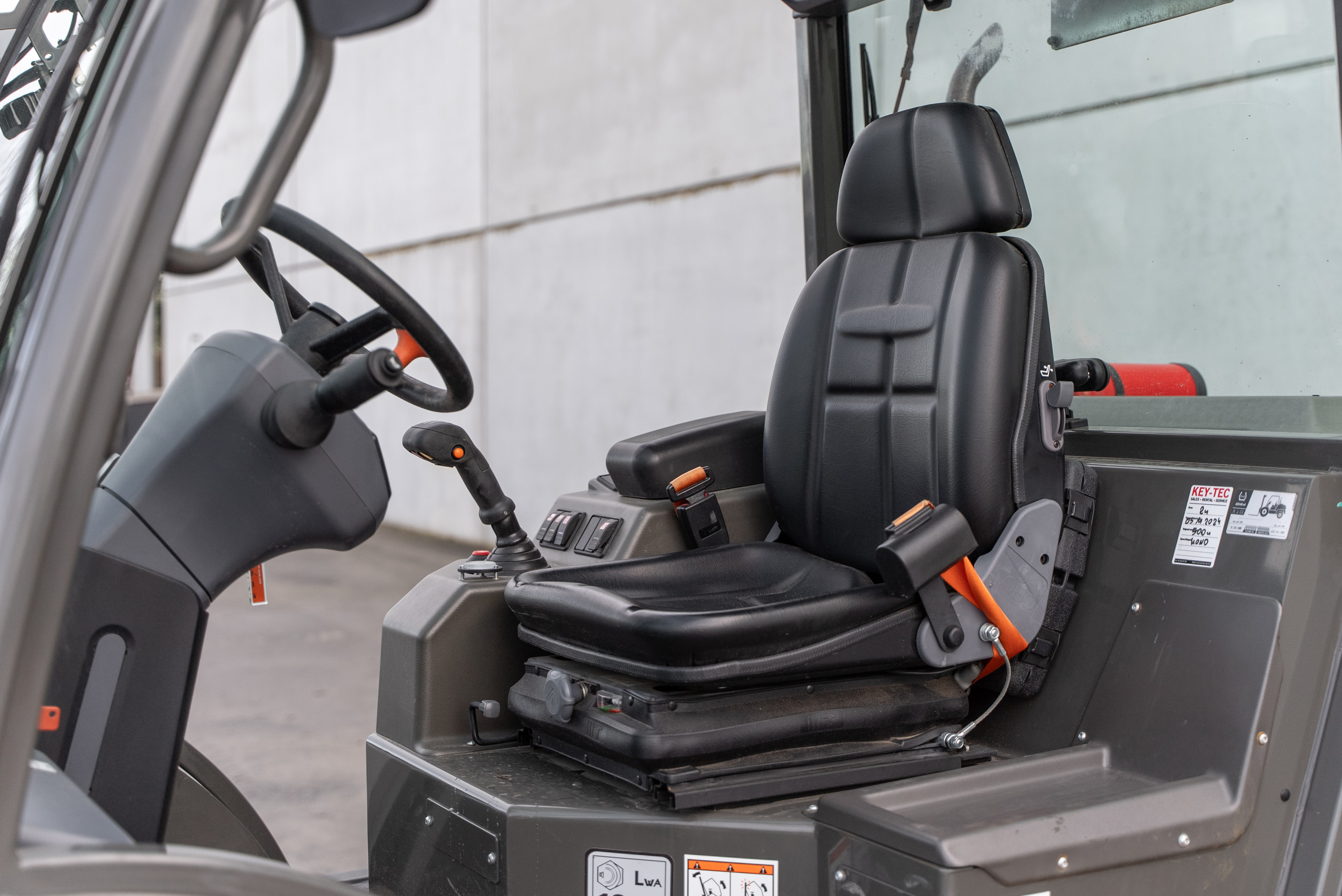 C251 Hx4 - Interior back