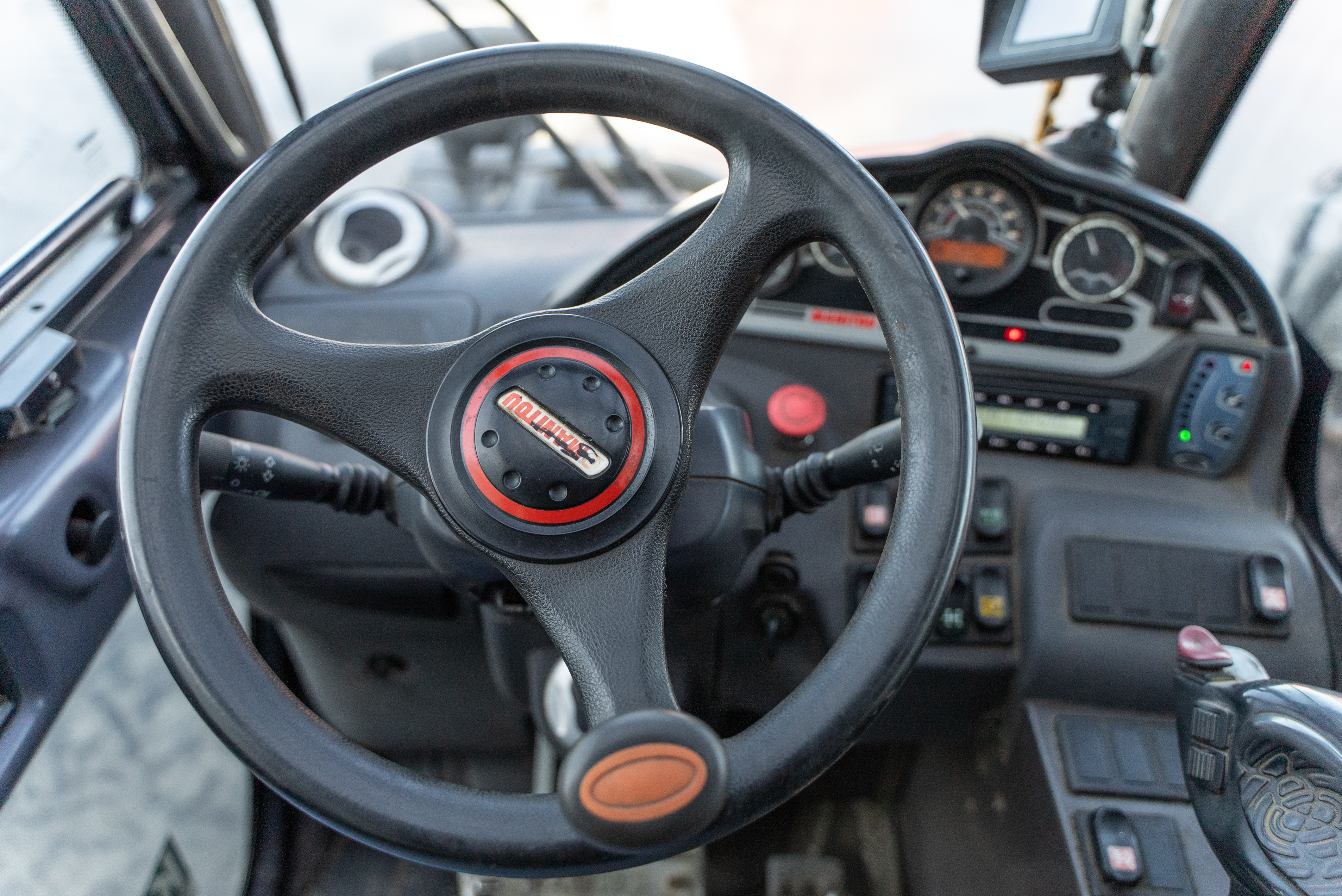 MLT 629 20P ST3B - Interior front