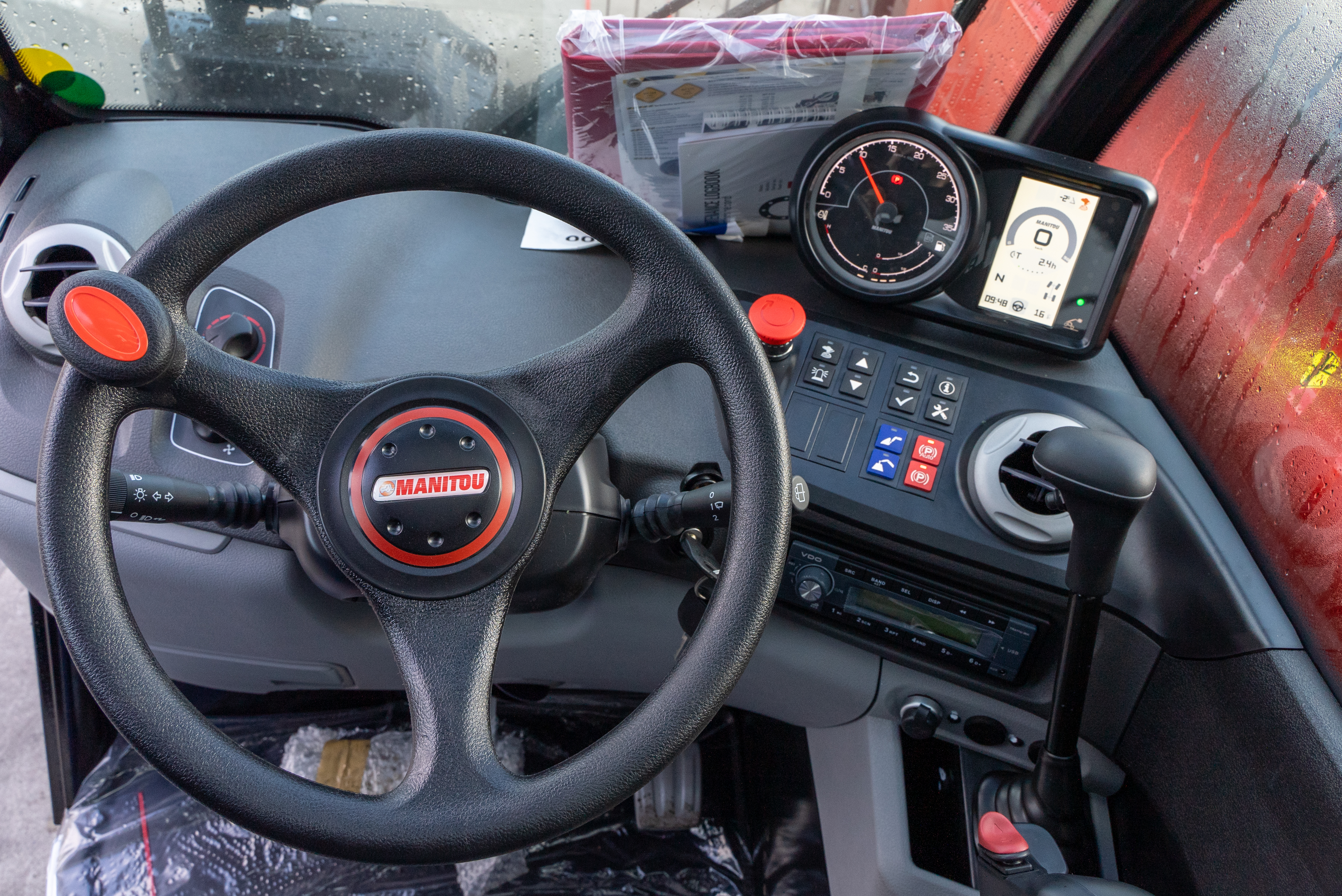 MT 935 75D ST5 S1 - Interior front