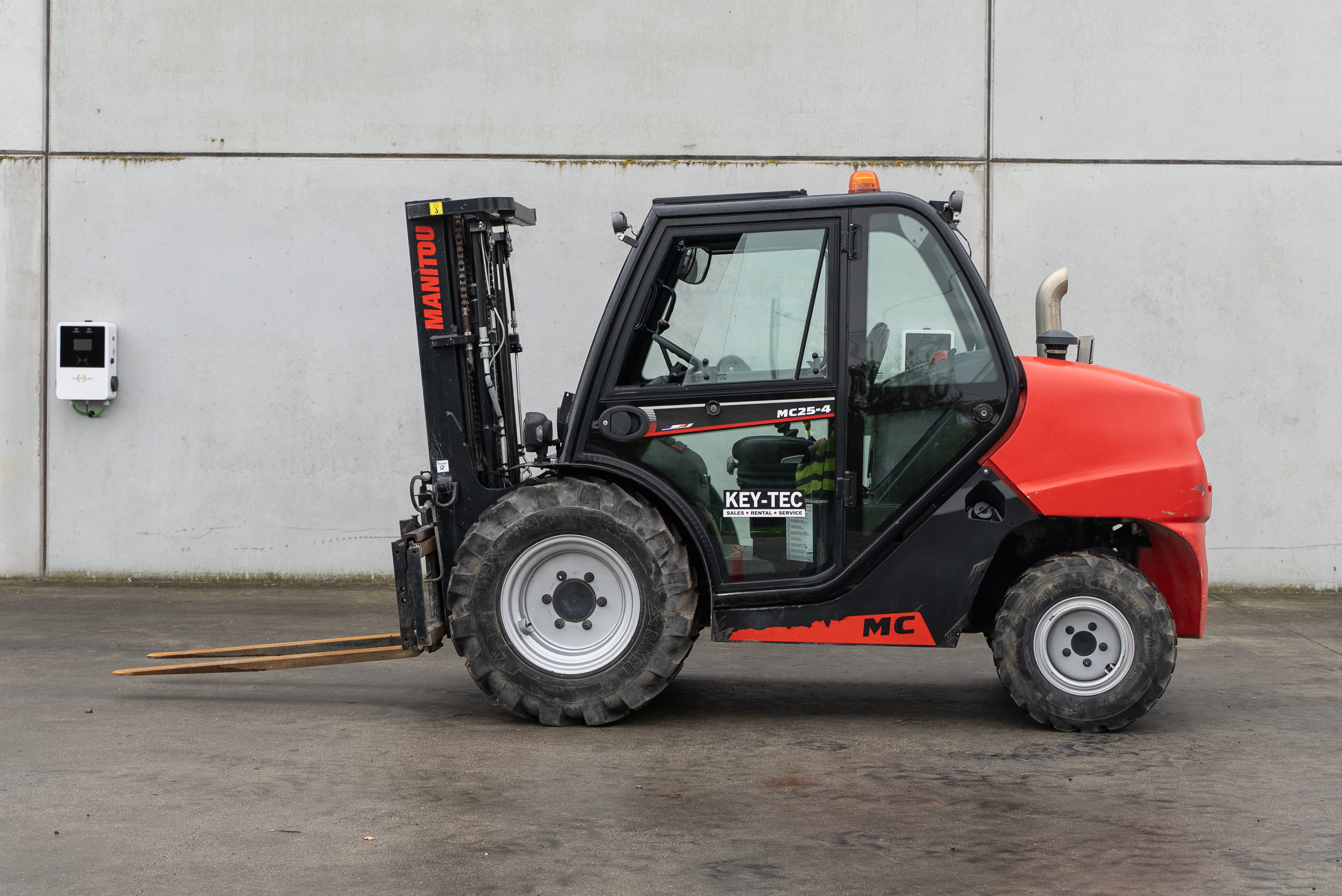 Manitou - Chariots élévateurs - MC 25-4 D K ST5 S1 - Vue latérale