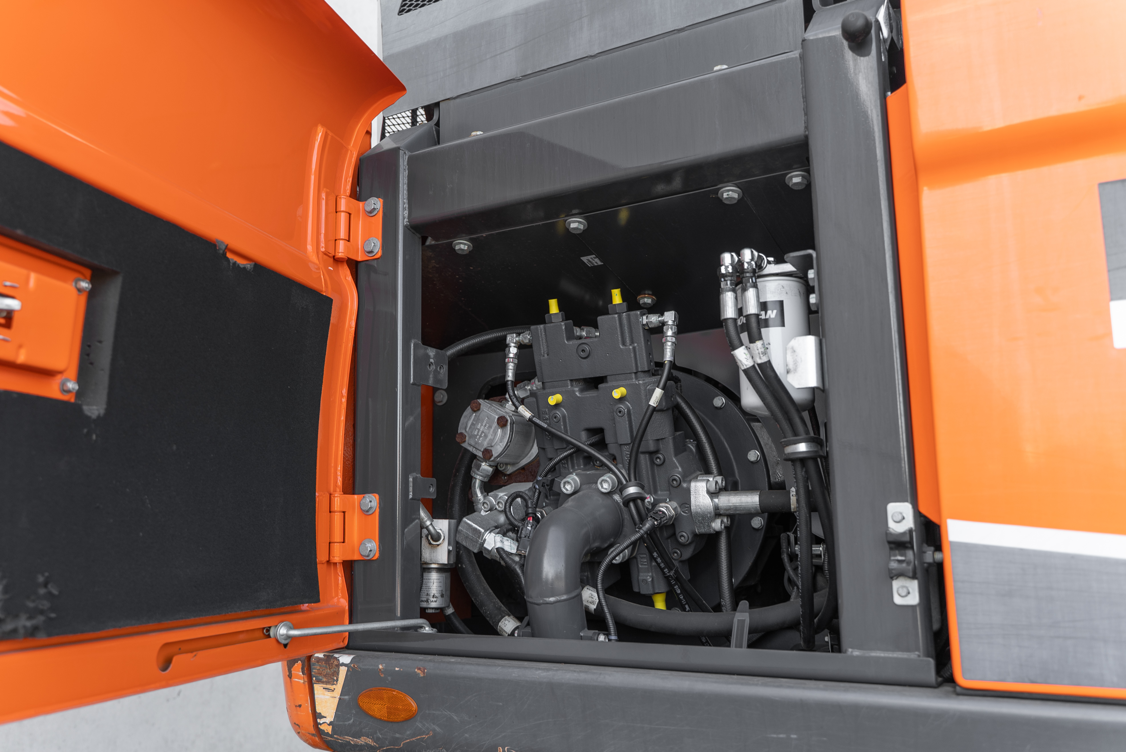DX 140 W-5 - Engine