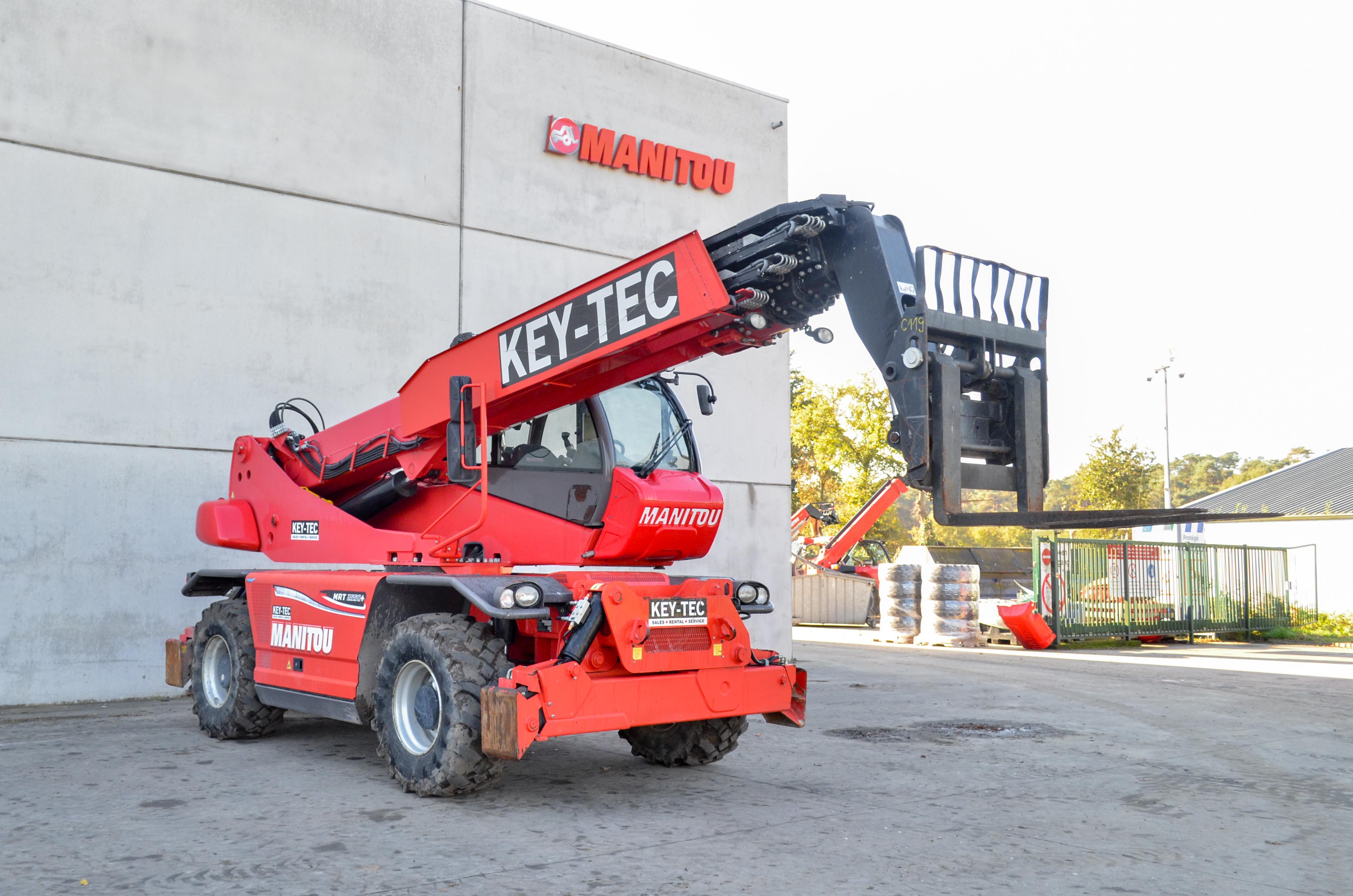 Manitou - Telehandlers - MRT 2550 PRIV+ ST4 S2 - frontright