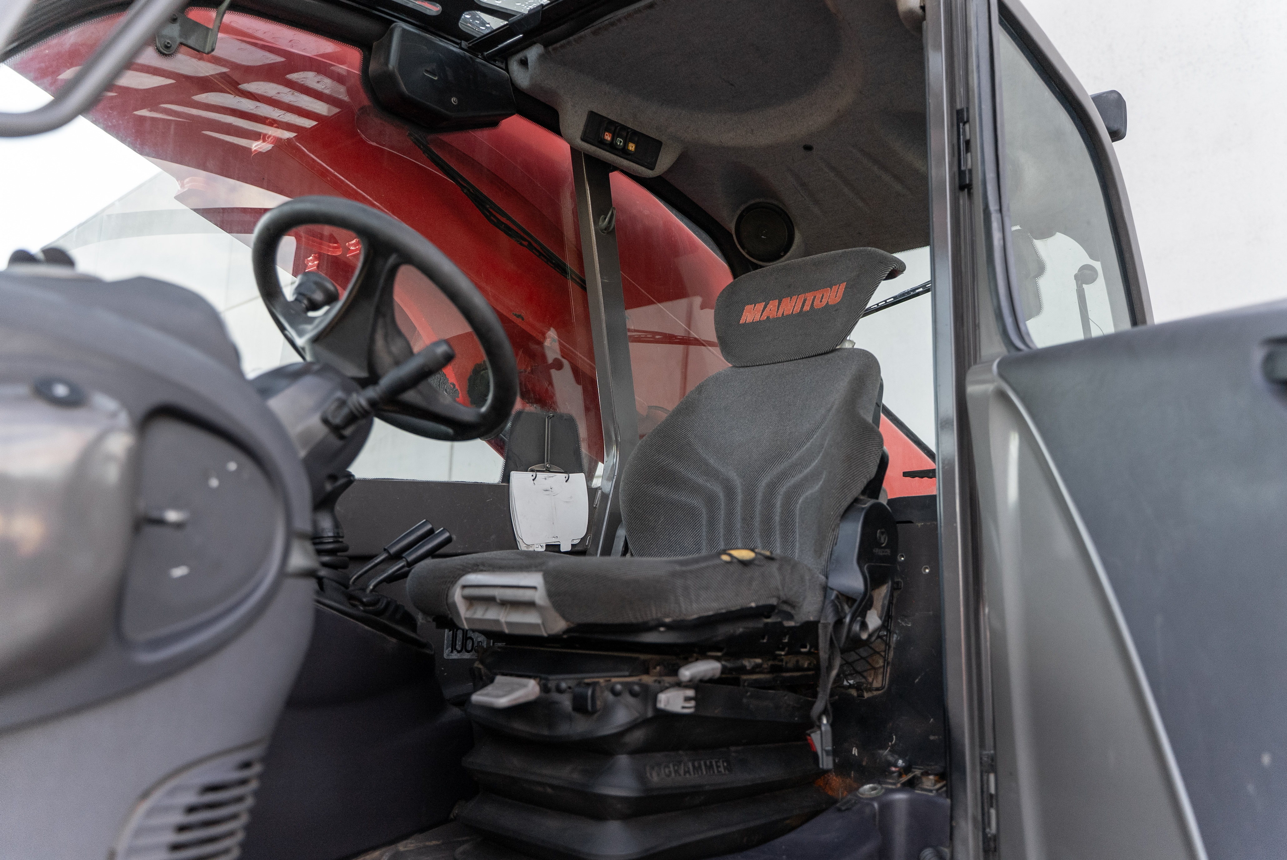 MT 1840 100P ST3B S2 - Interior back