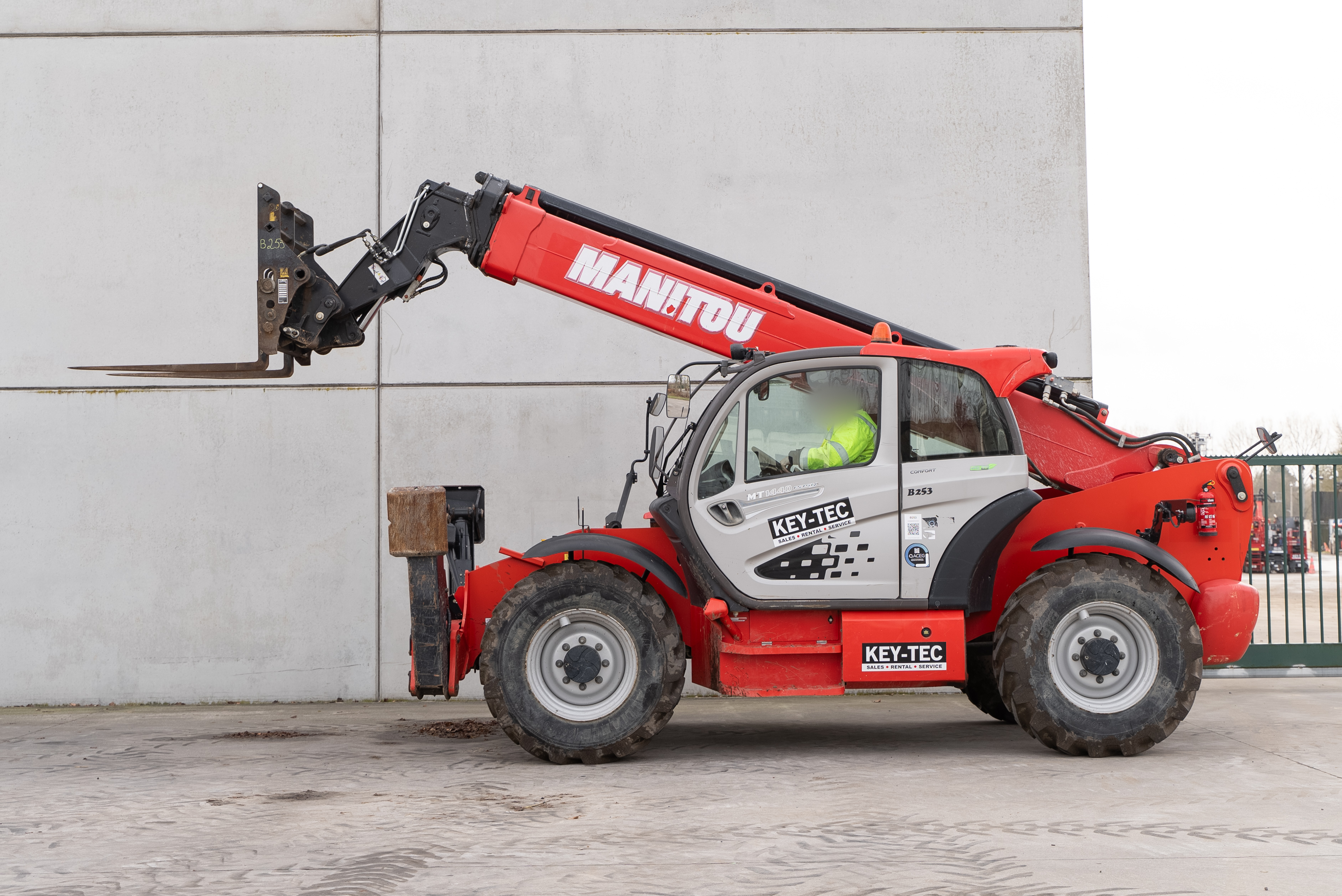 Manitou - Verreikers - MT 1440 EASY 75D ST3B S1 - Zijaanzicht
