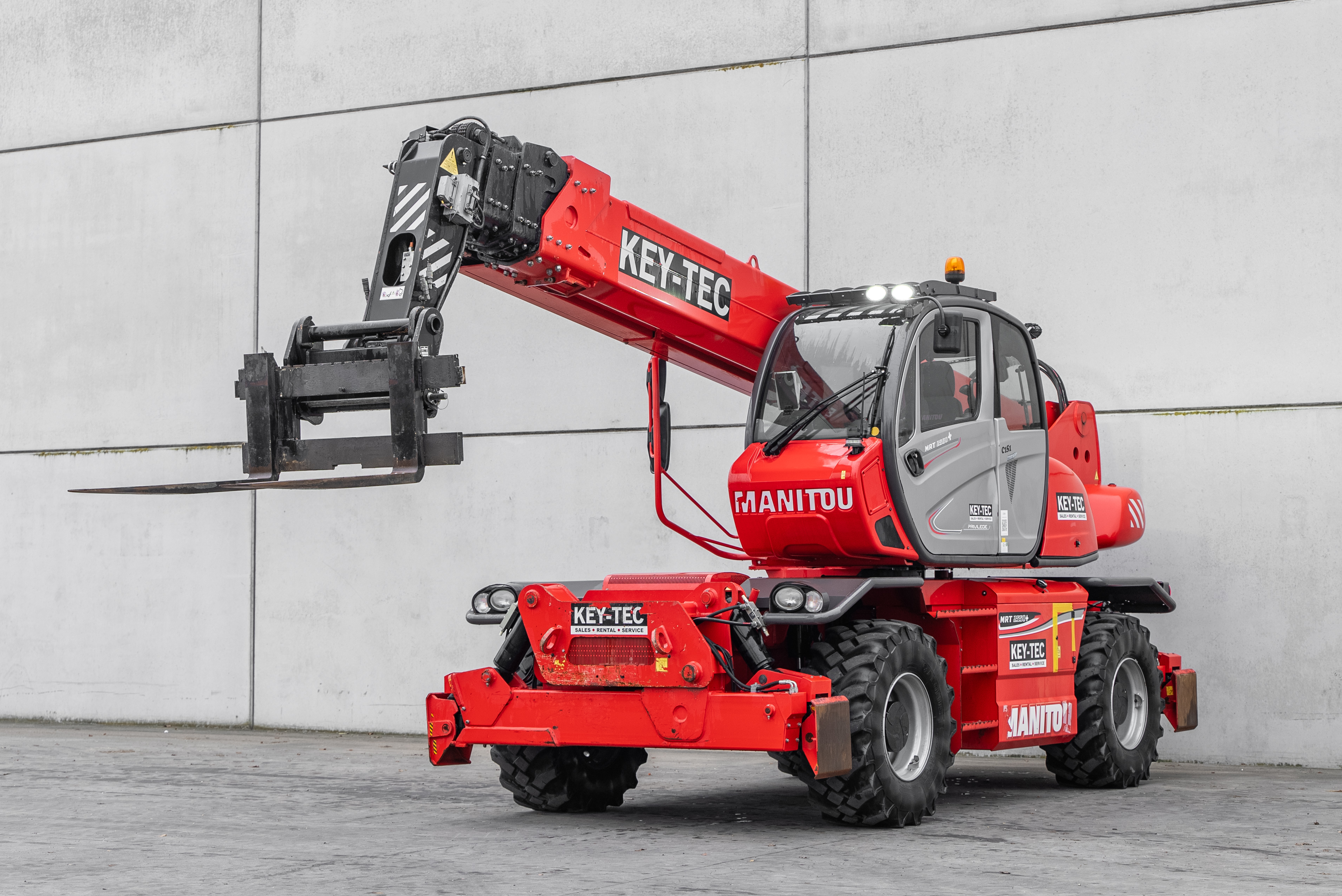 Manitou - Telehandlers - MRT 2550 PRIV+ ST4 S2 - Front left