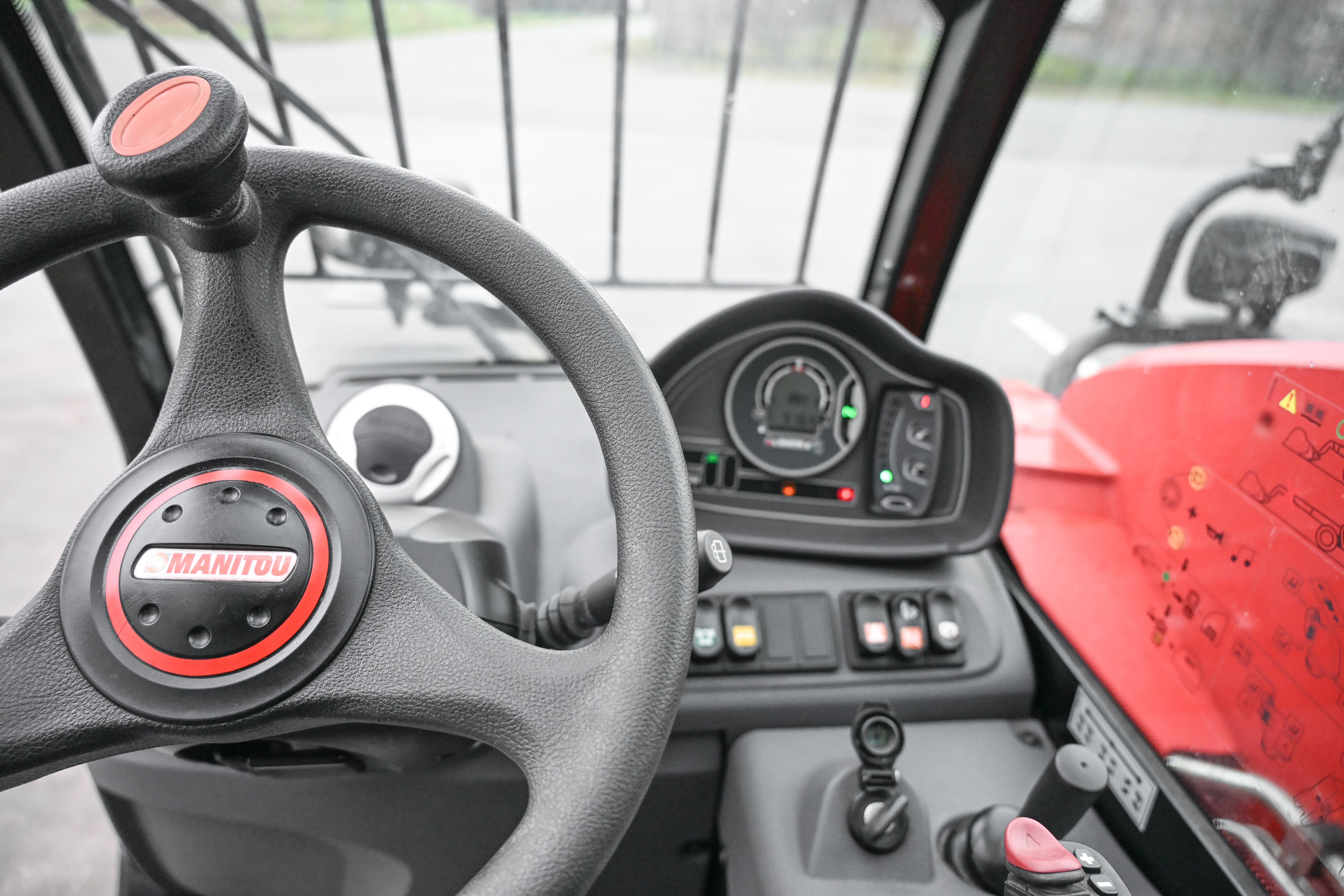 MT 625 H COMFORT 75K ST5 S1 - Interior front
