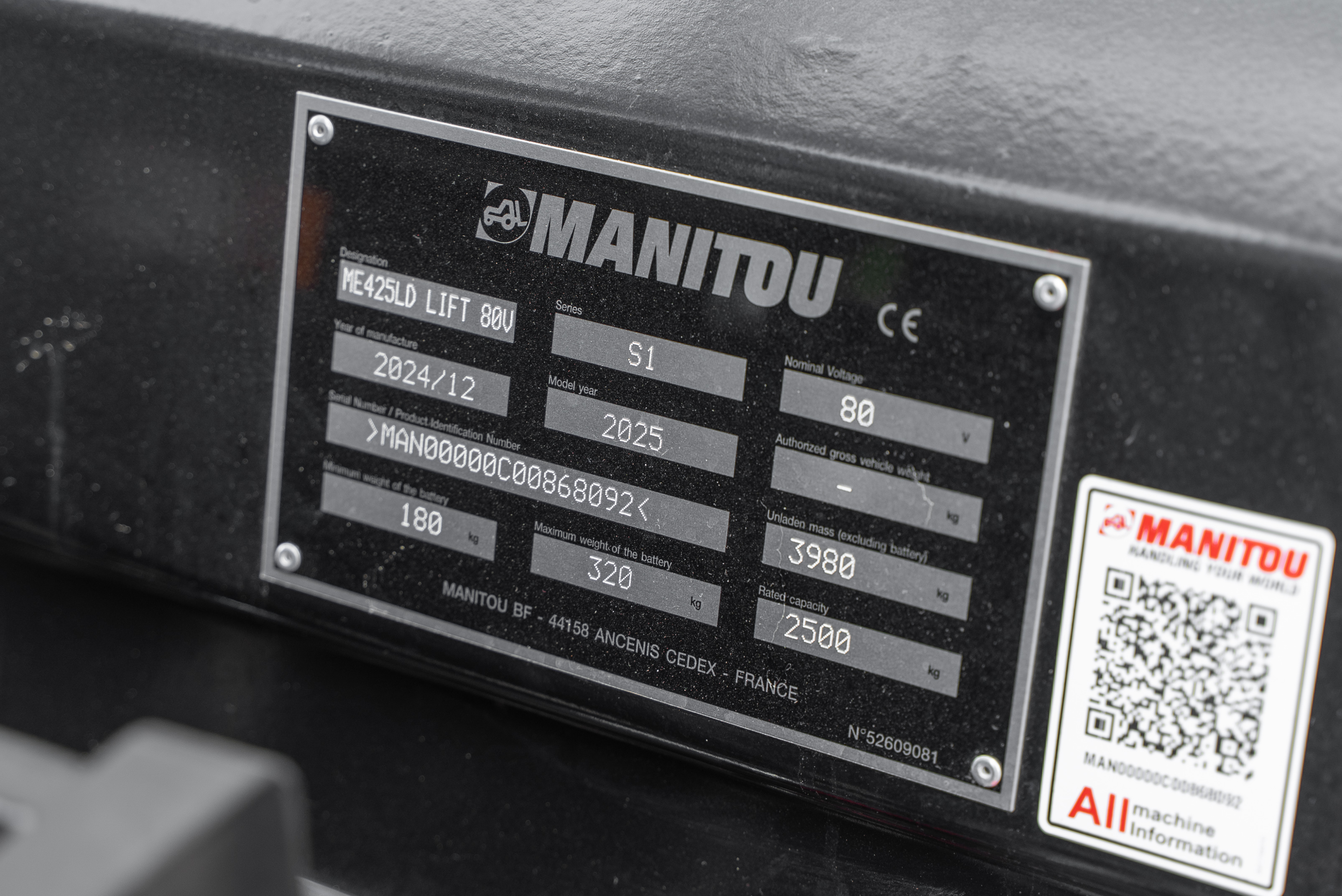 ME 425 LD LIFT 80V S1 - Identification plate