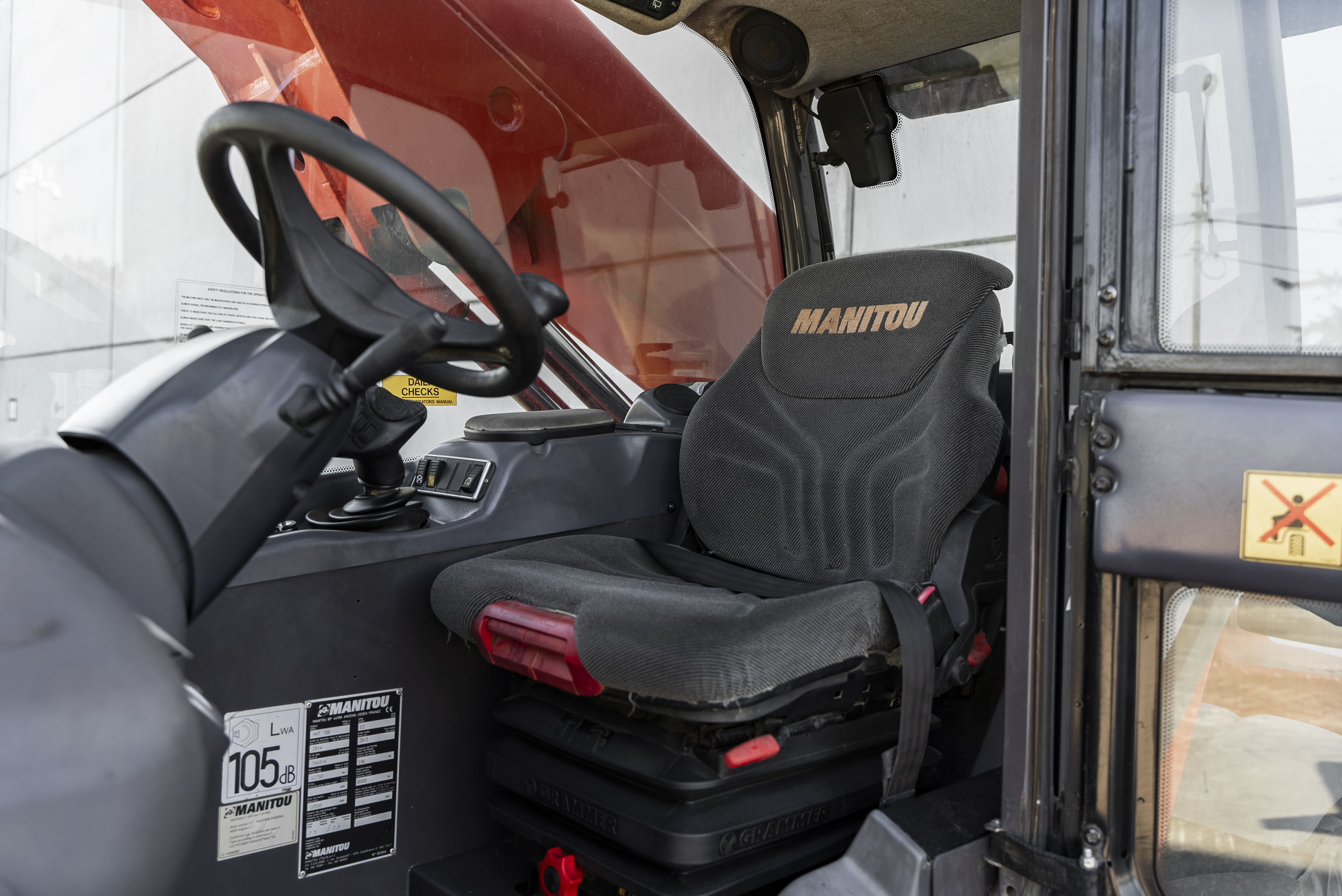 MHT 780 L EVOLUTION E3 - Interior back