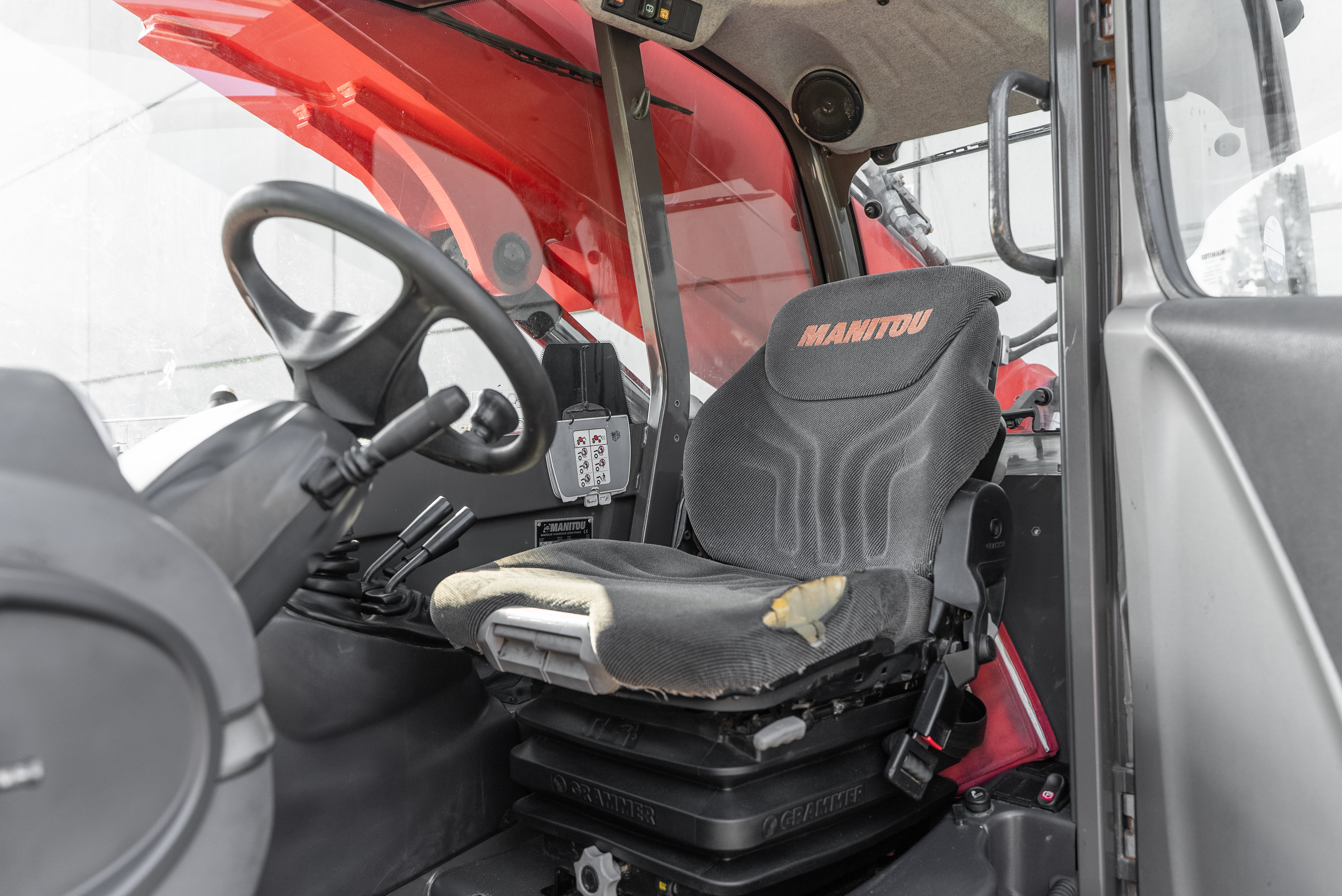 MT 1440 EASY 75D ST3B S1 - Interior back