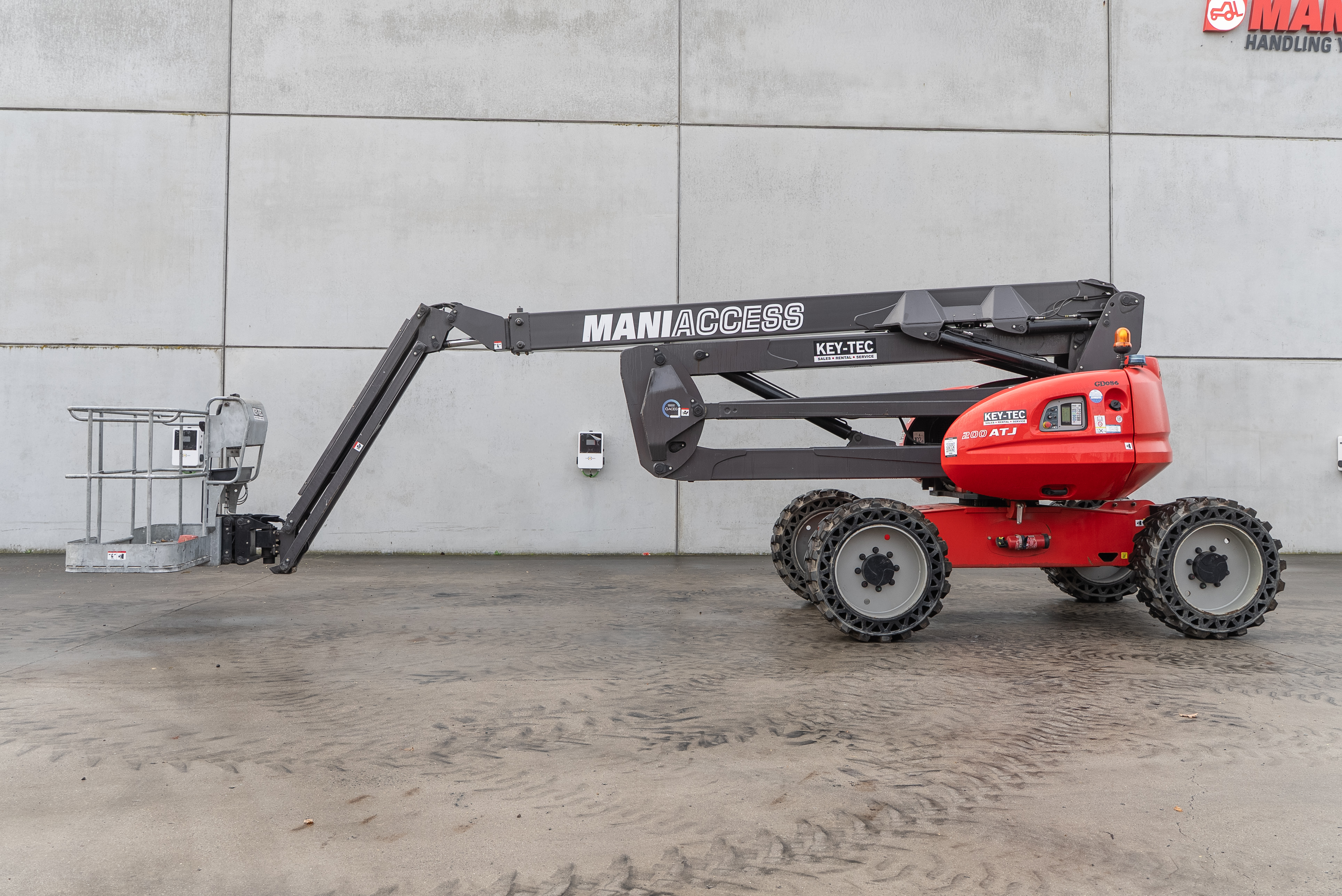 Manitou - Aerial platforms - ATJ 200 RC - Side