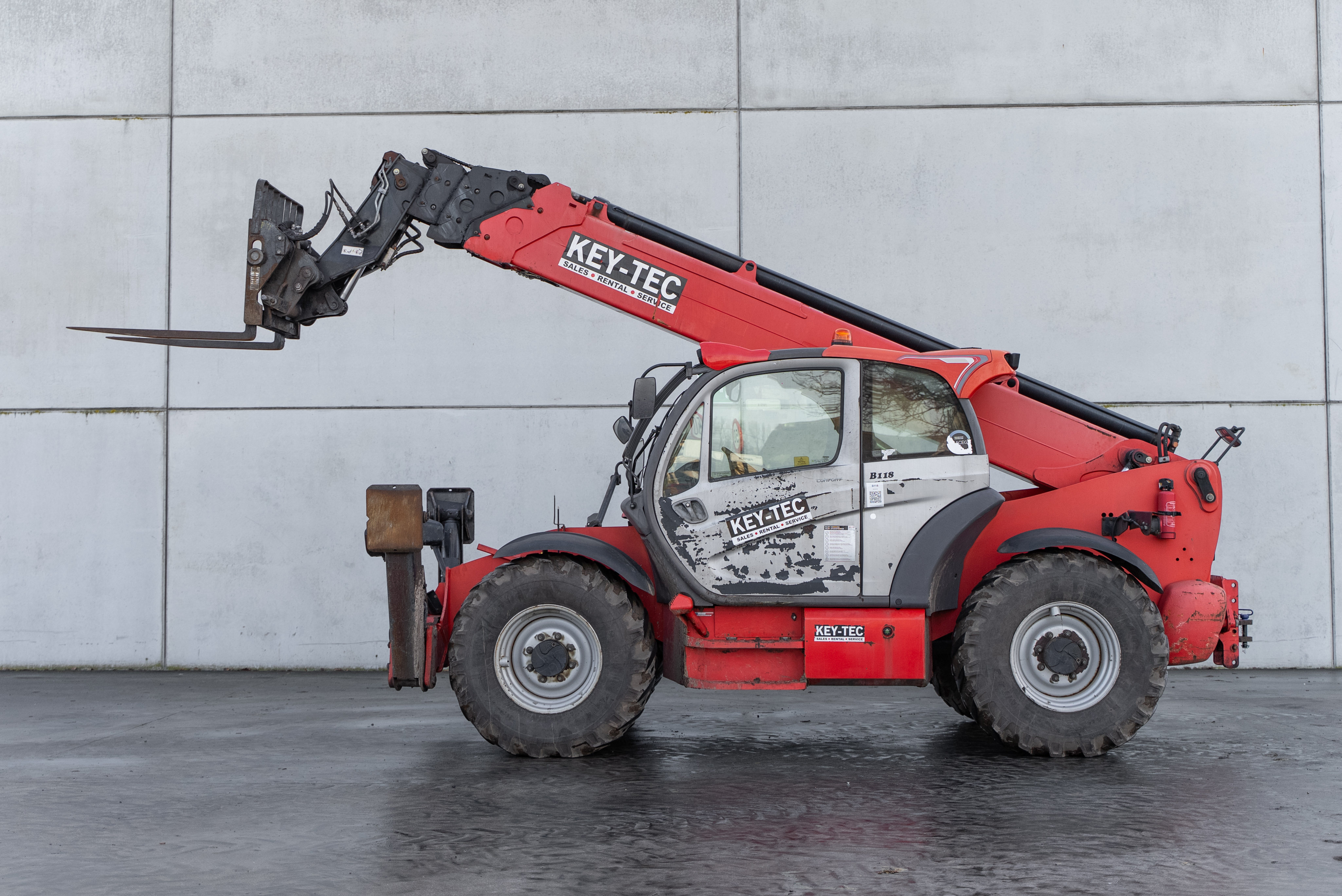 MT 1840 100P ST3B S2 - Side