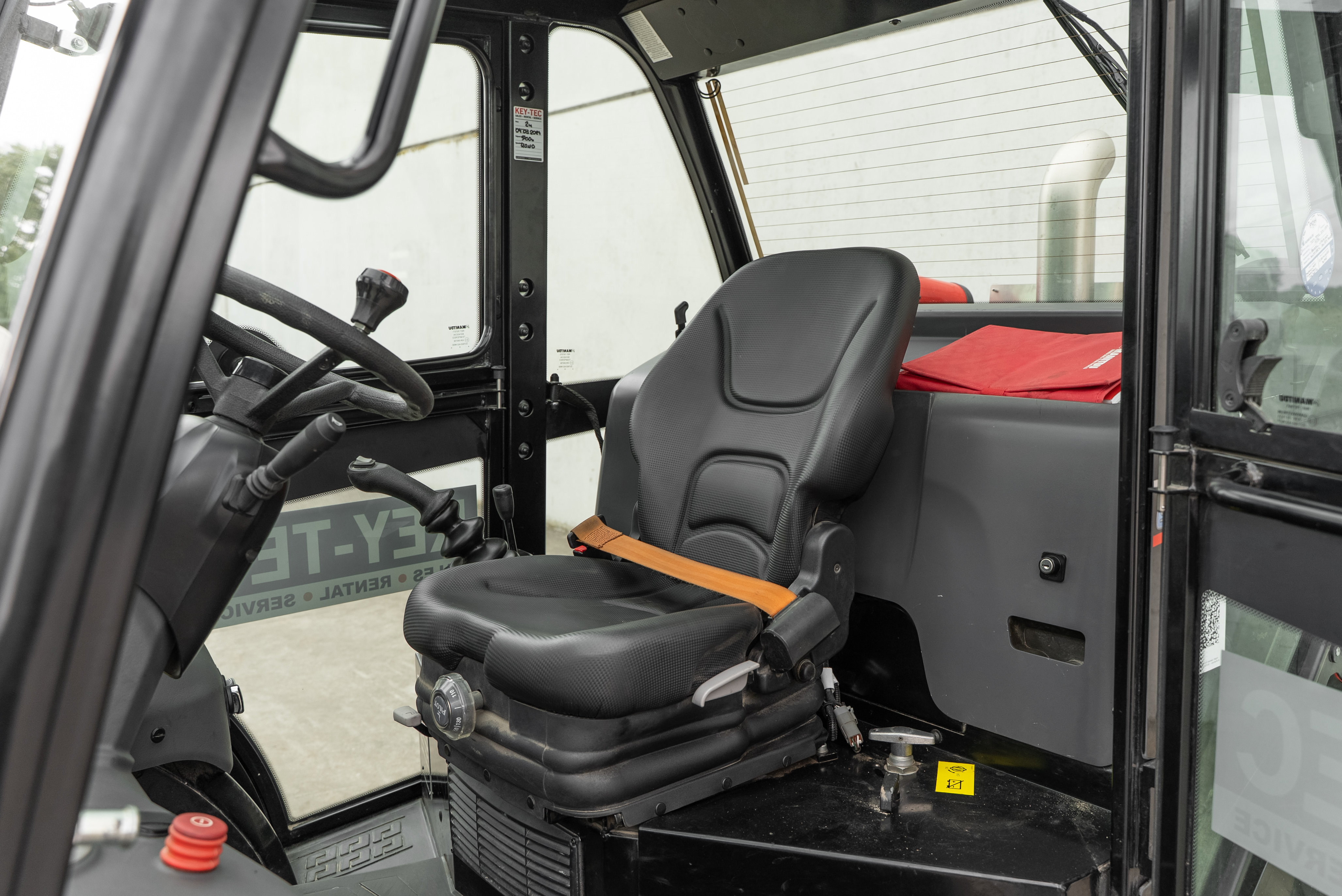 Manitou - Forklifts - MC 30-4 D K ST5 S1 - Interior back