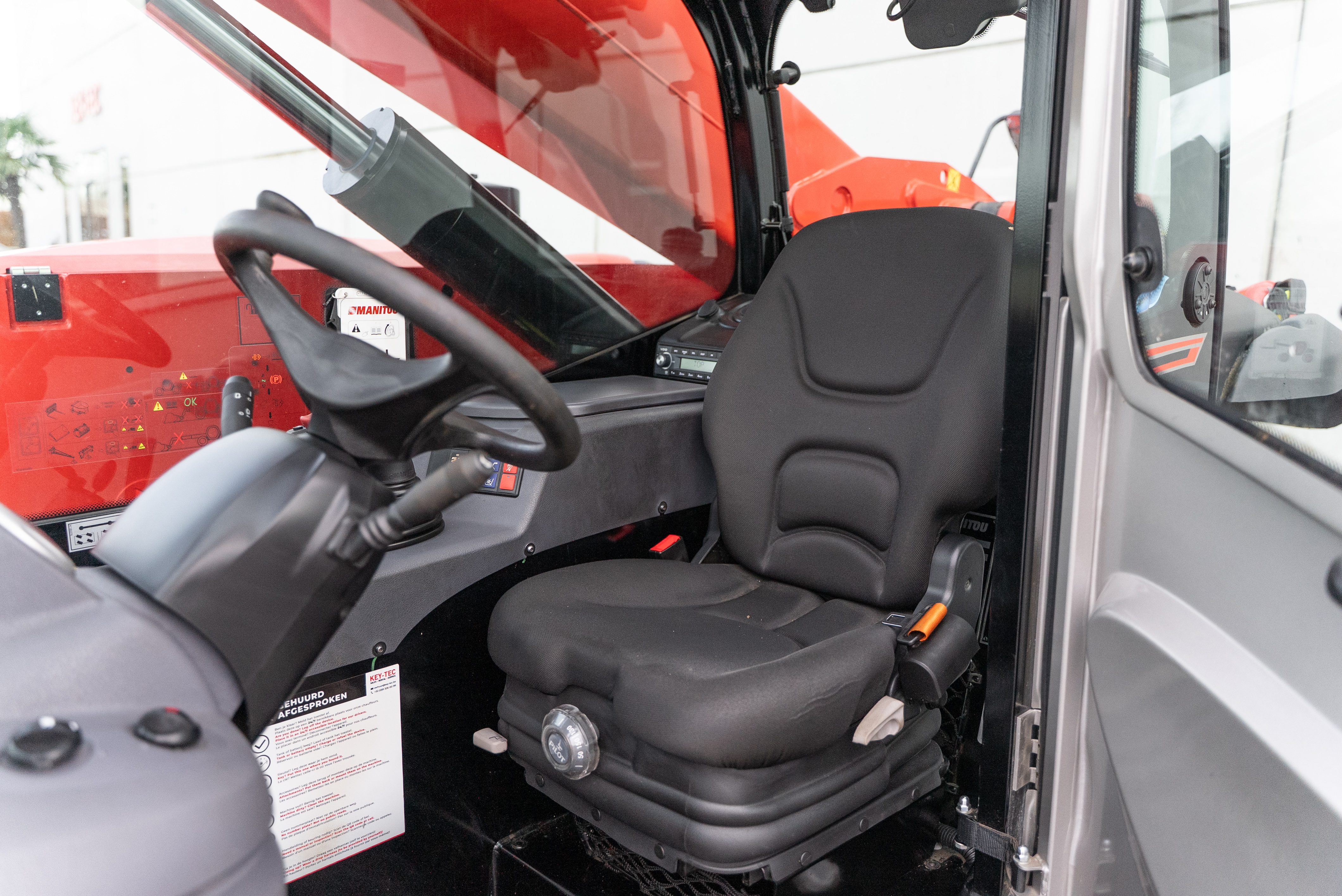 MT 730 H 75K ST5 S1 - Interior front