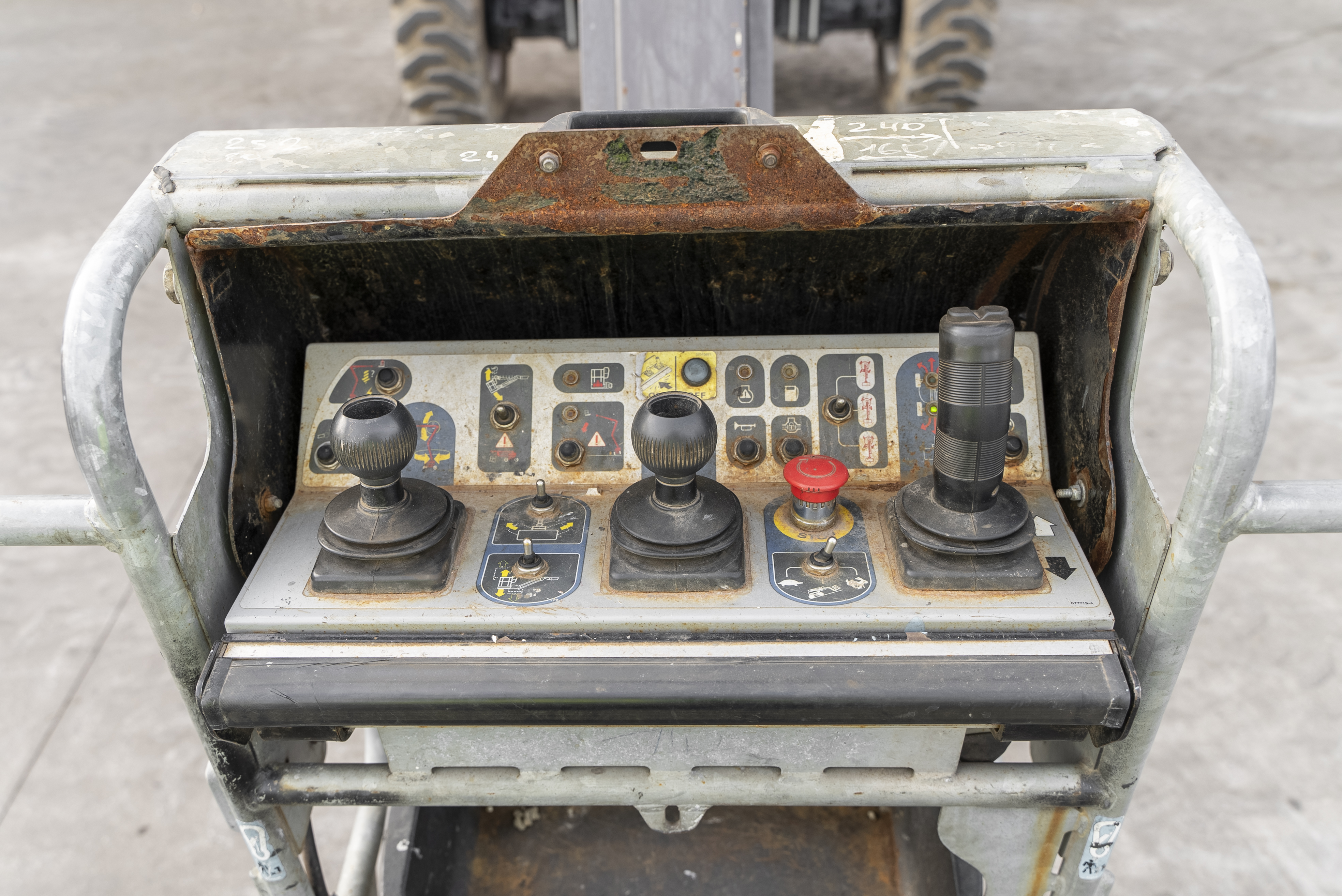 ATJ 180 2 RC E3 - Interior front