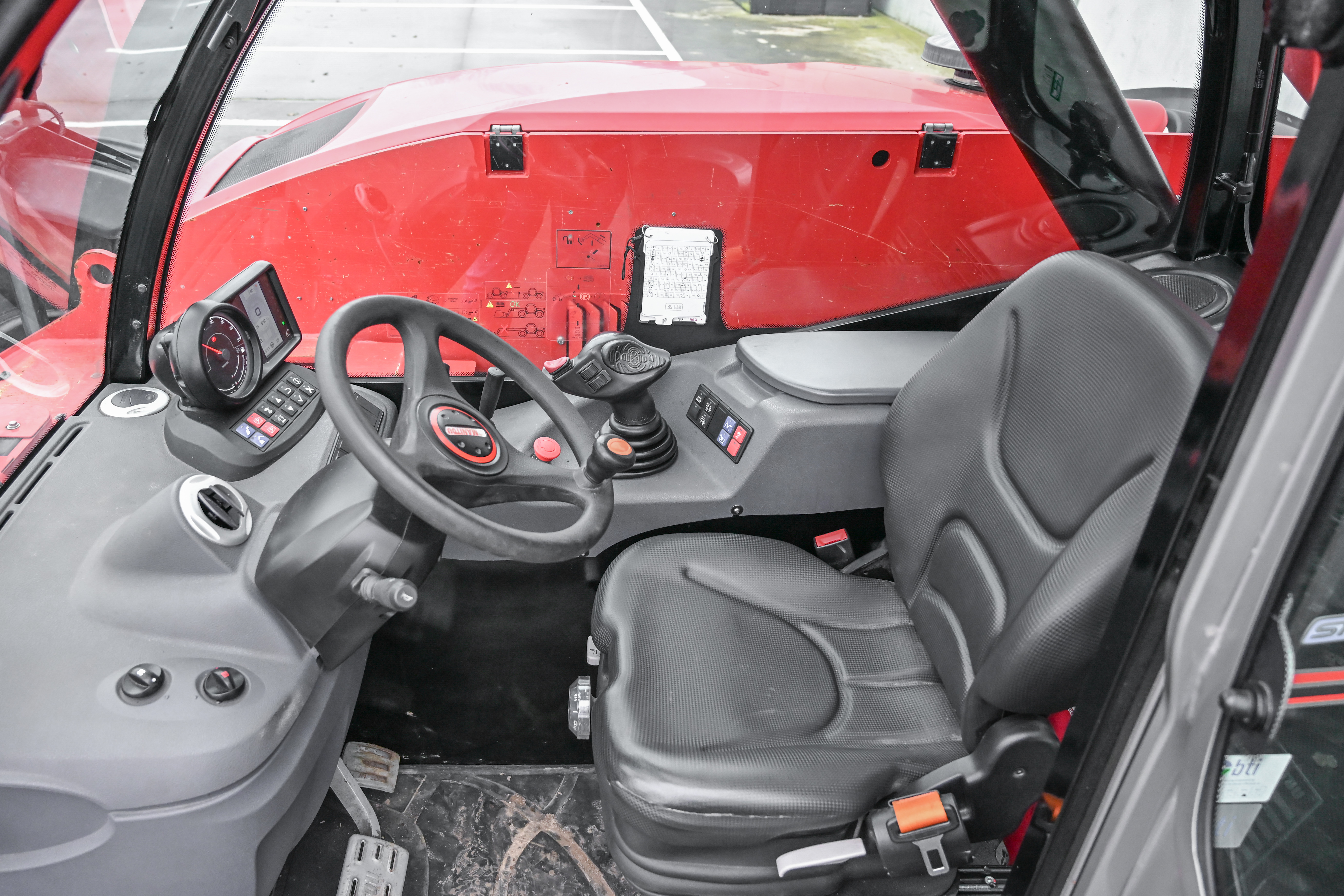 MT 730 H 75K ST5 S1 - Interior back