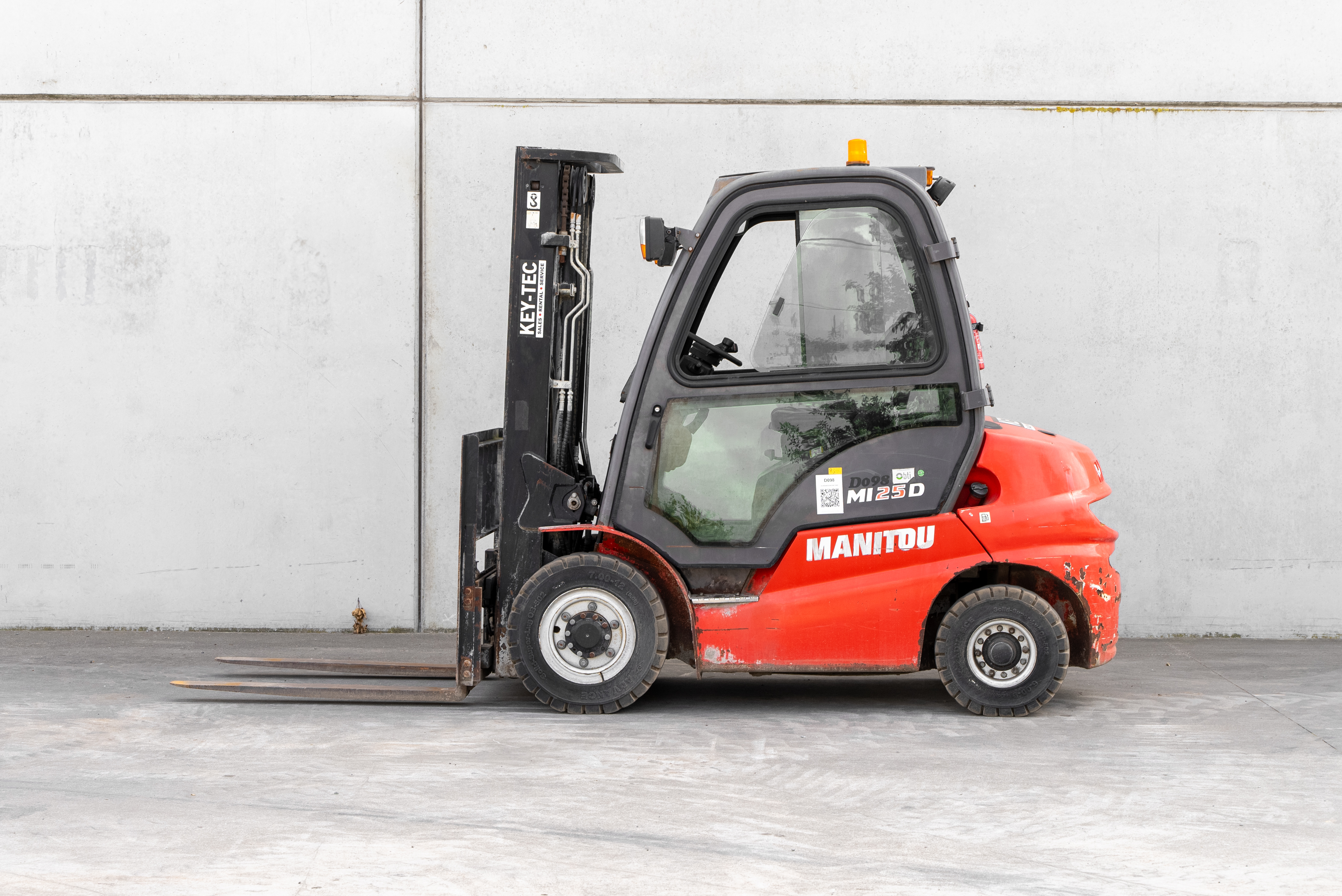 Manitou - Chariots élévateurs - MI 25 D Y E3 S3 - Vue latérale