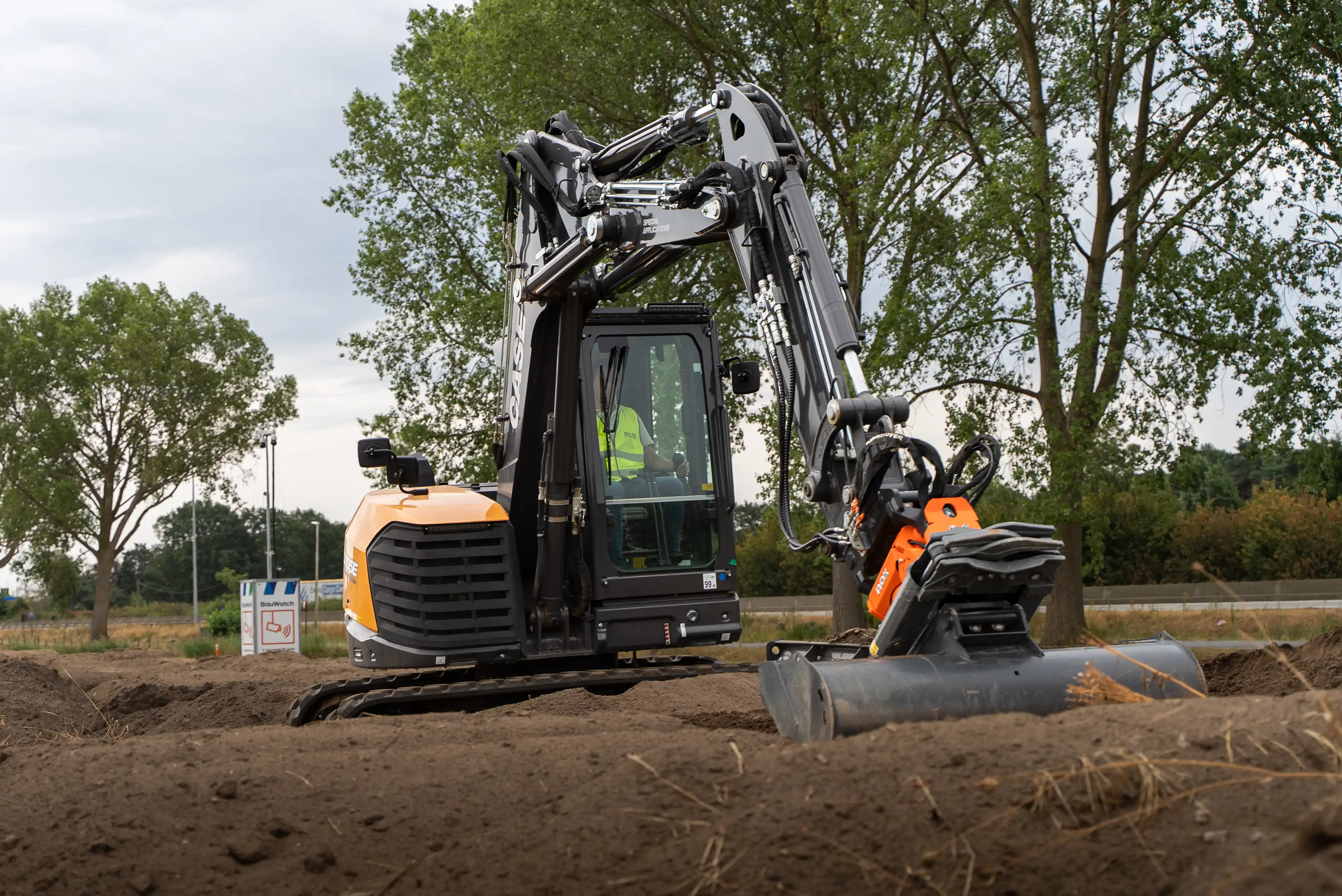 Pelle sur chenilles Case CX105E 2PB avec attache rapide et godet