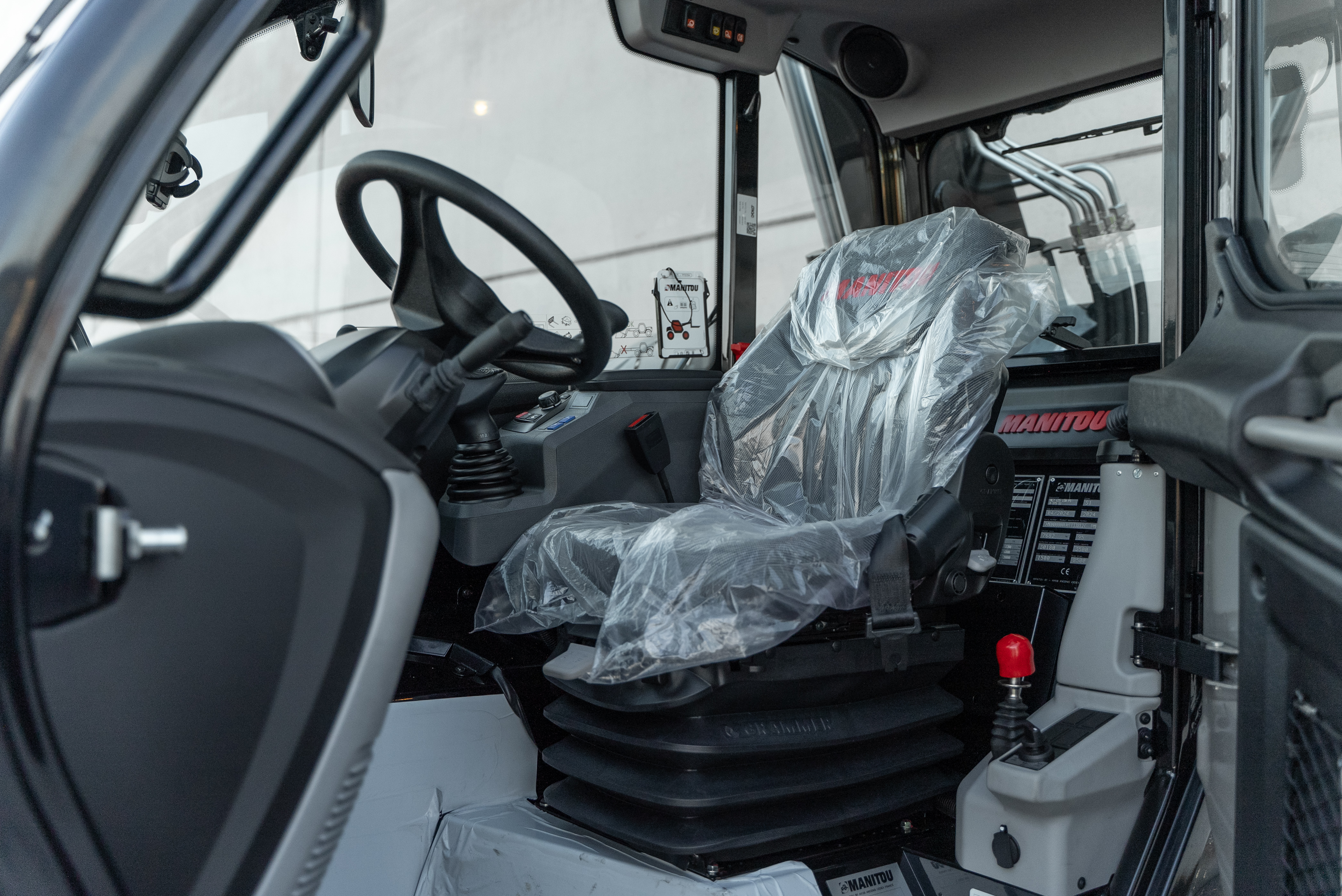 MLT 635 130 PS D ST5 S1 - Interior back