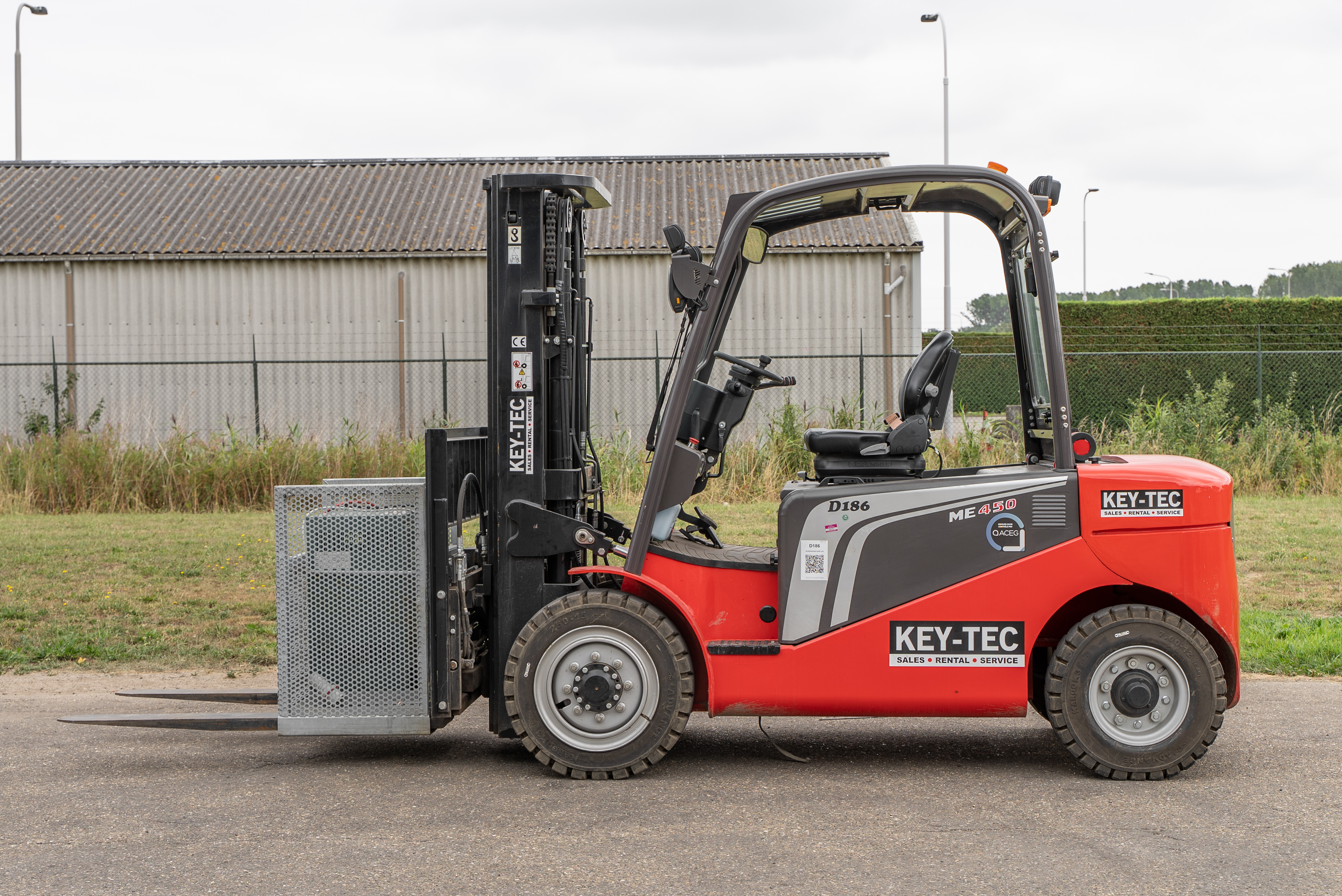 ME 450 80V S3 - Side