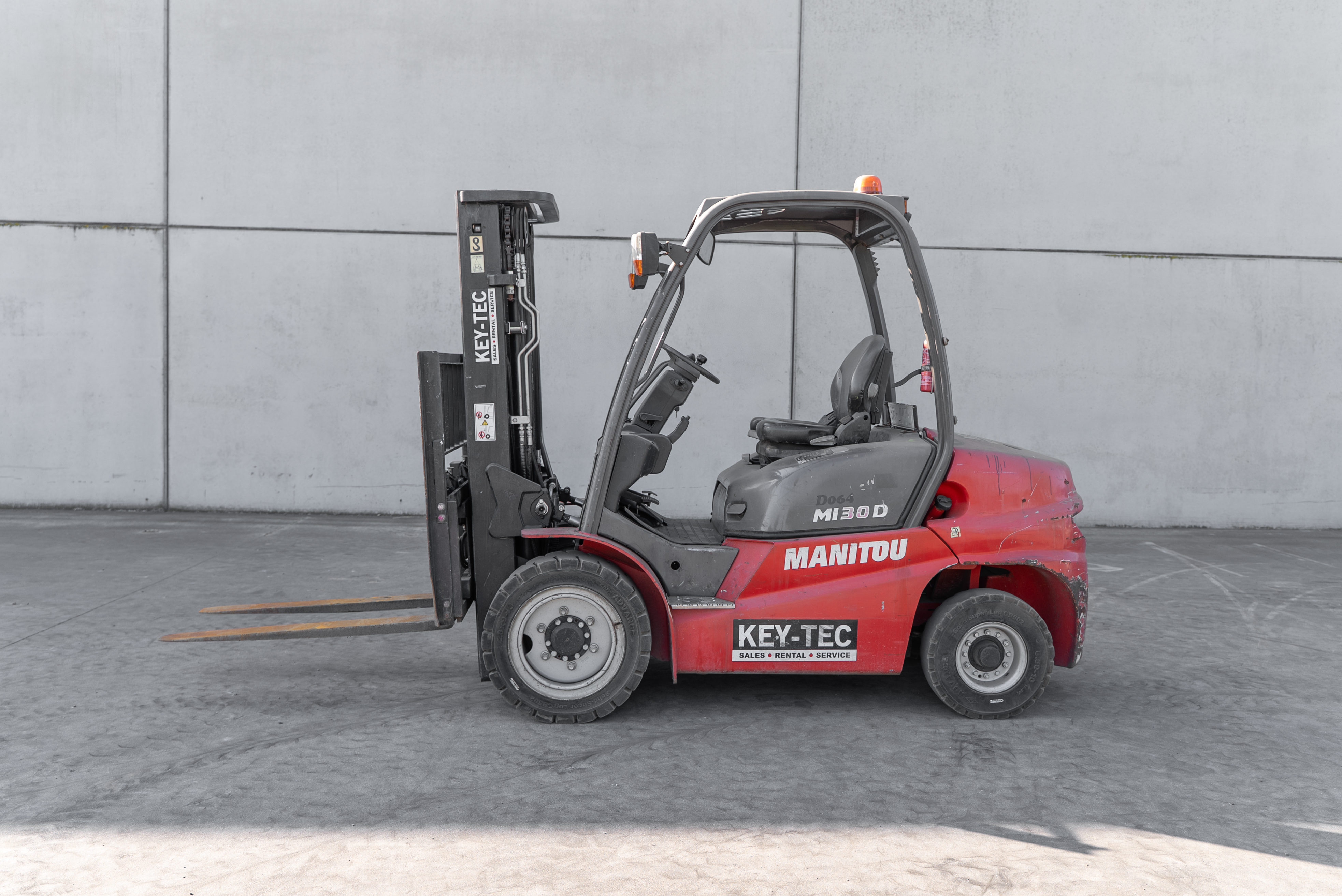 Manitou - Chariots élévateurs - MI 30 D - Vue latérale