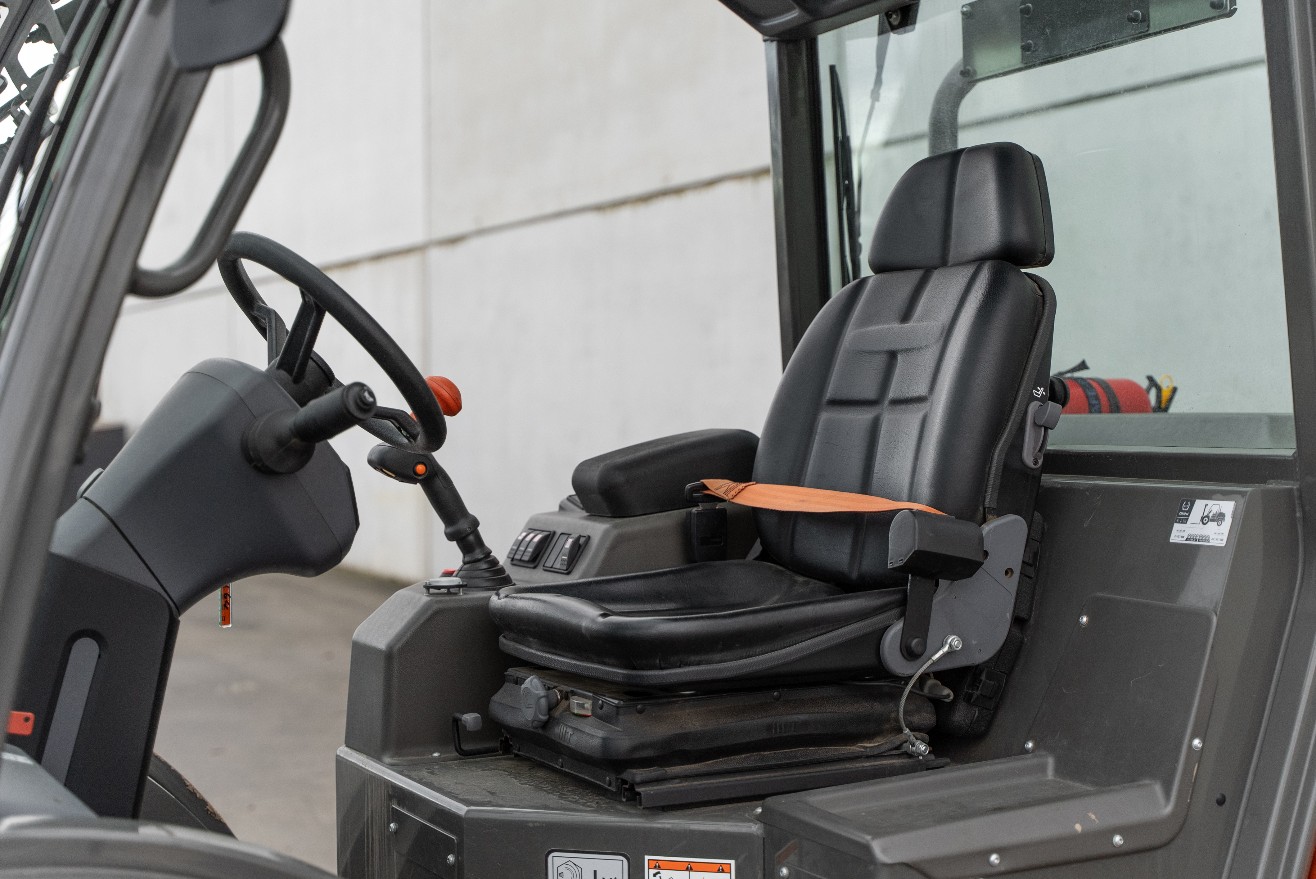 C251 Hx4 - Interior back