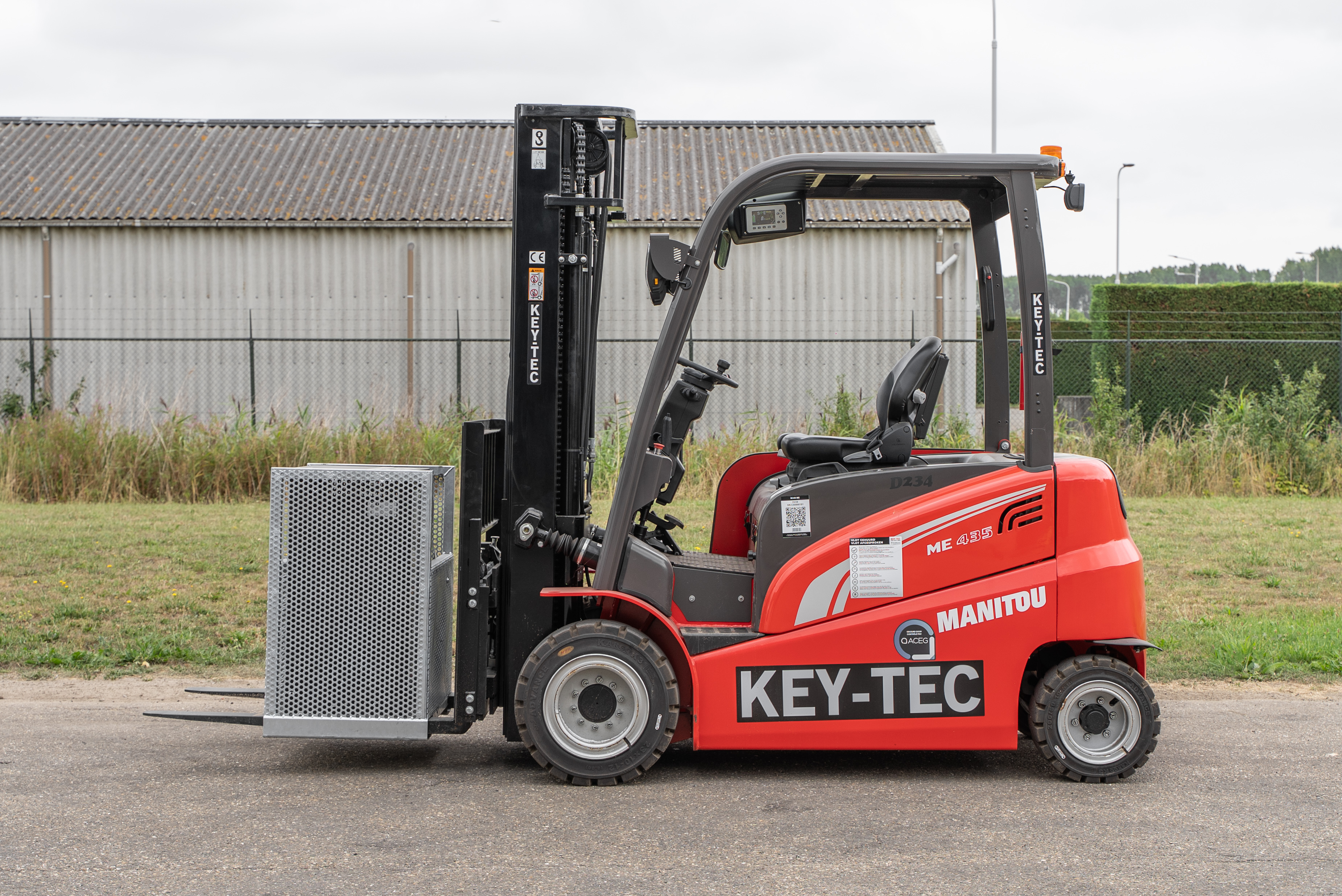Manitou - Heftrucks - ME 435 80V S3 - Zijaanzicht