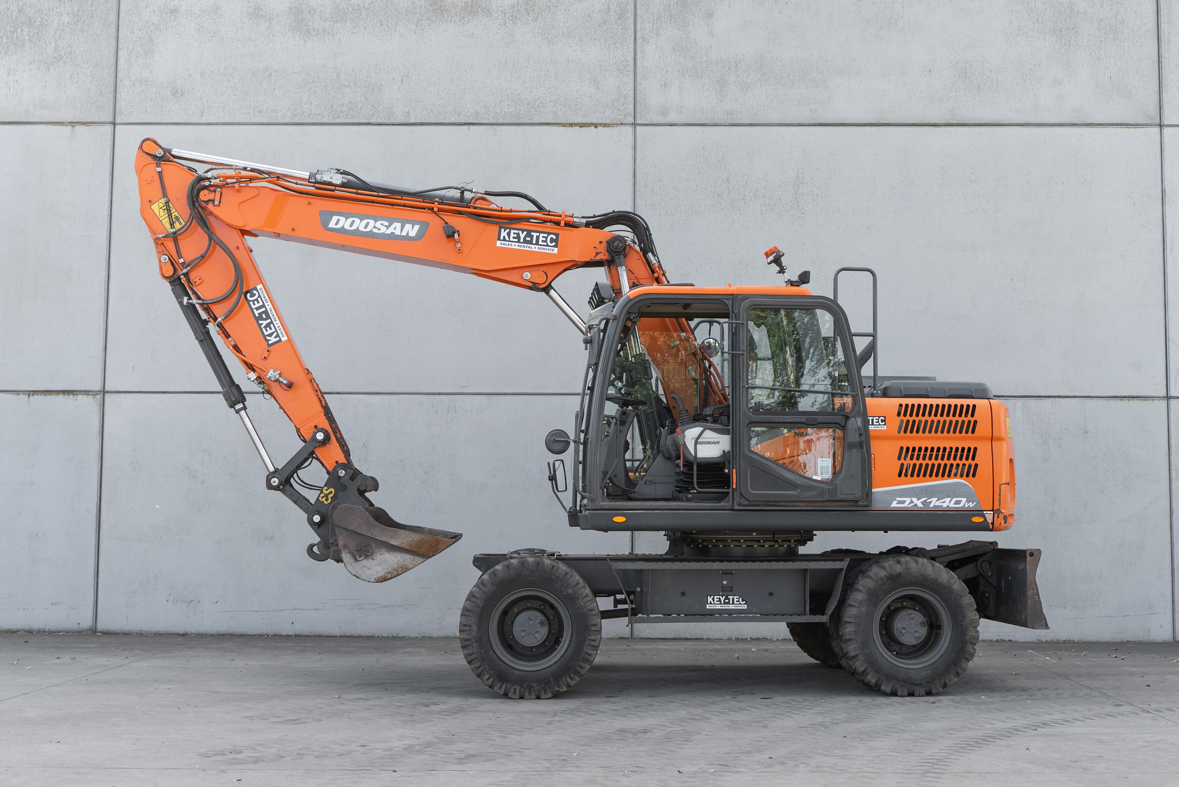 DX 140 W-5 - Side