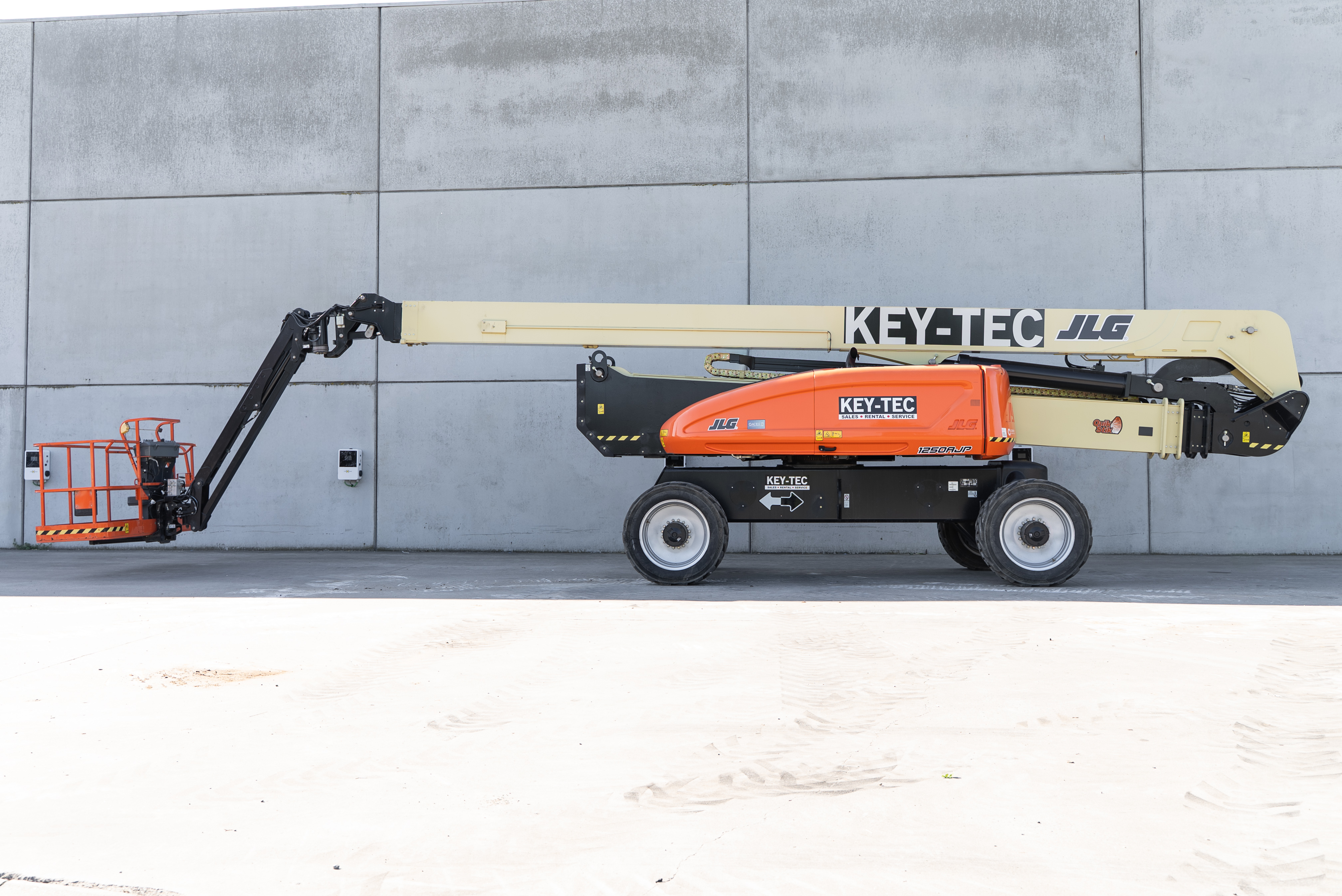 Jlg - Nacelles élévatrices - 1250 AJP - Vue latérale