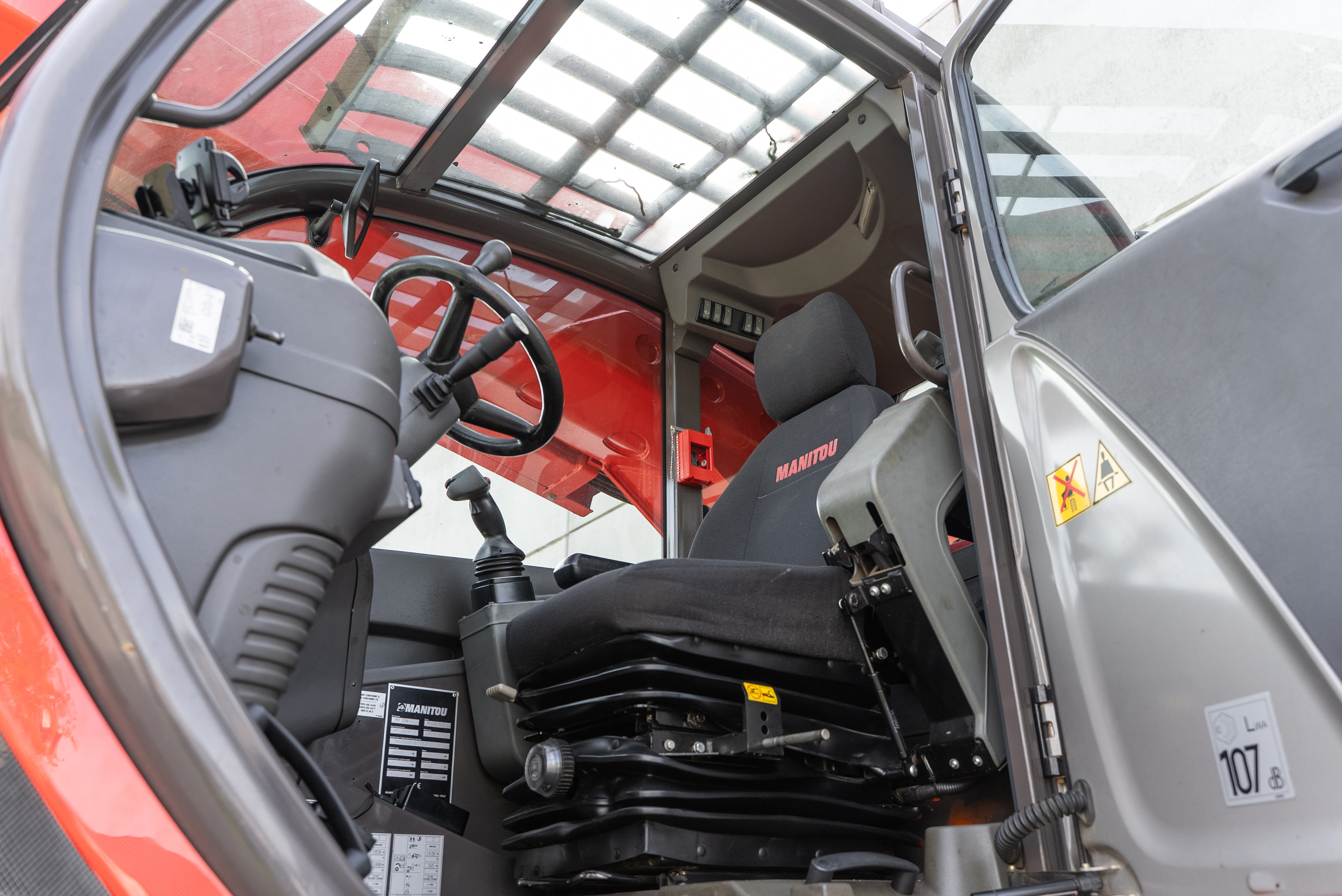 Manitou - Telehandlers - MRT 2550 PRIV+ ST4 S2 - Interior back