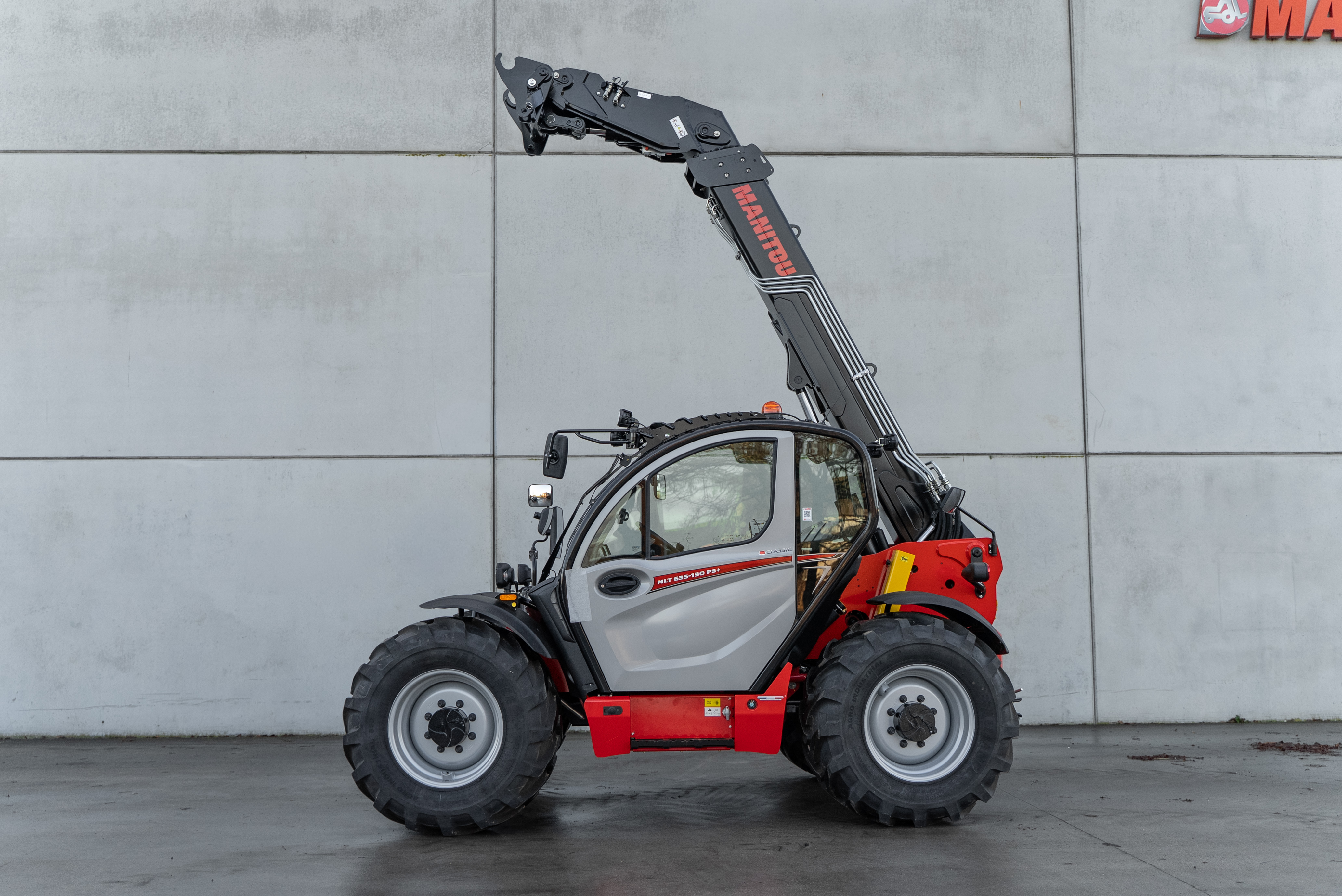 MLT 635 130 PS D ST5 S1 - Side