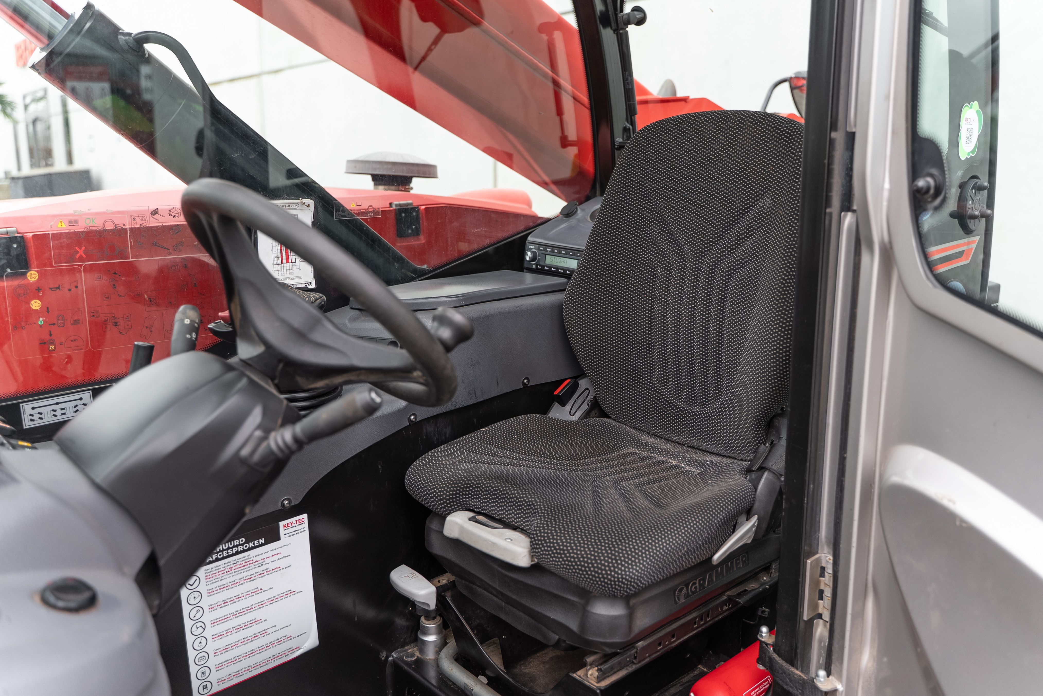 MT 625 H COMFORT 75K ST5 S1 - Interior back