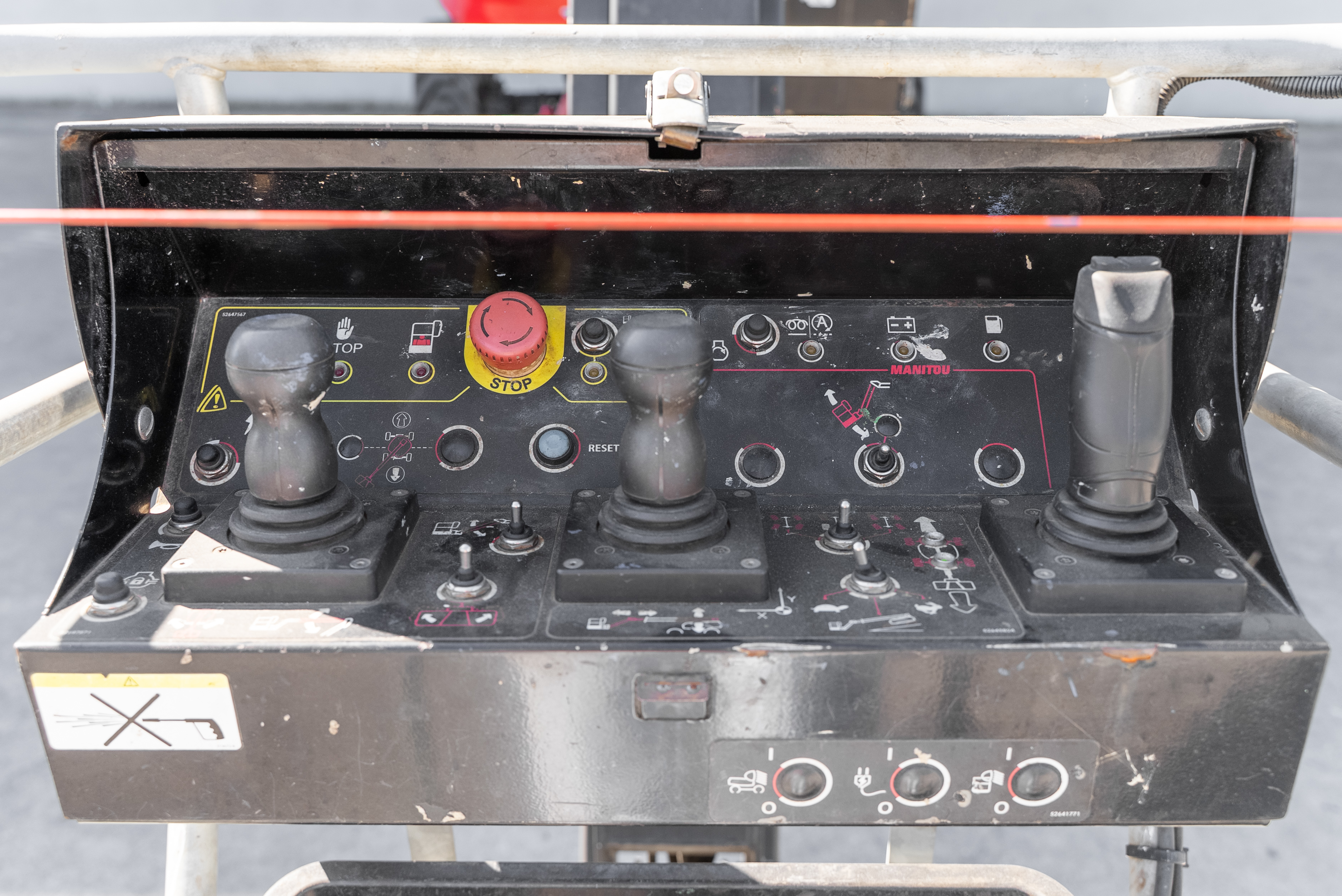 ATJ 160 RC 4RD ST5 S2 - Interior front